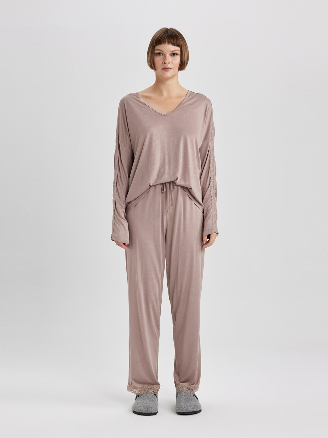 

DeFacto V-Neck Long Sleeves T-shirt With Pyjamas, Beige