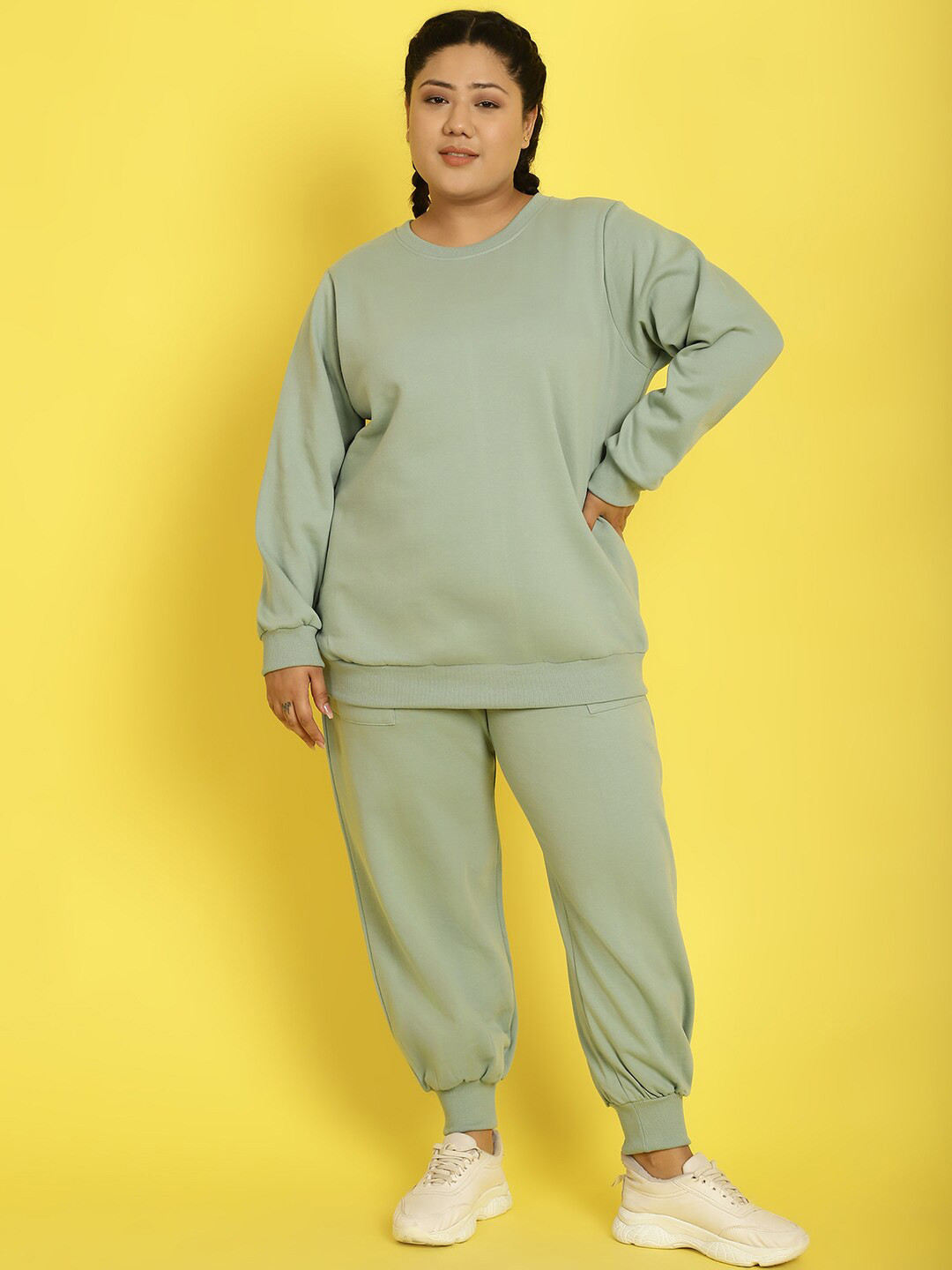

theRebelinme Plus Size Round Neck Sweatshirt & Track Pants, Green
