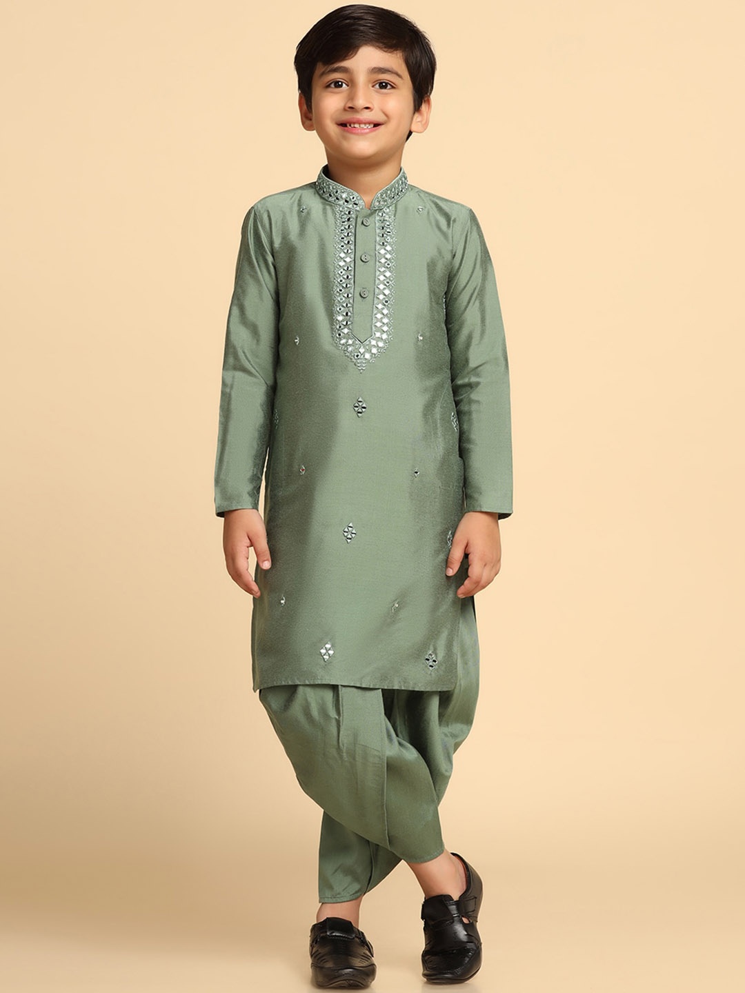 

KISAH Boys Geometric Embroidered Mandarin Collar Mirror Work Kurta With Dhoti Pants, Green