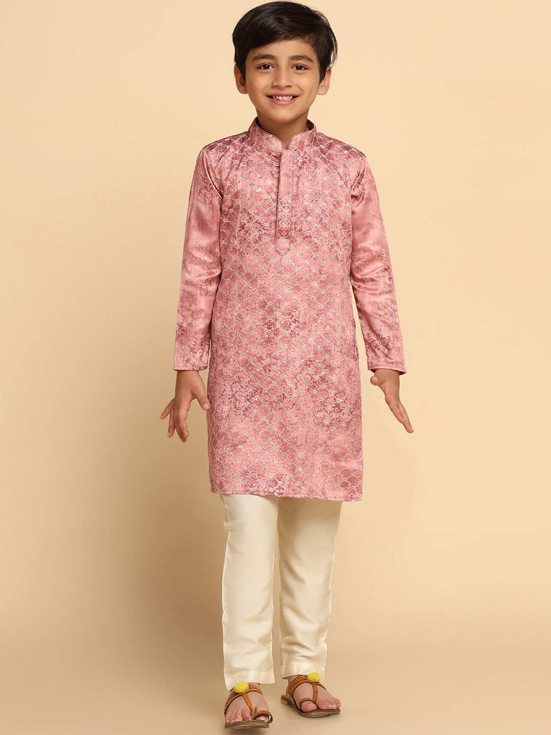 

KISAH Boys Geometric Embroidered Mandarin Collar Long Sleeve Sequins Kurta With Pyjama, Pink