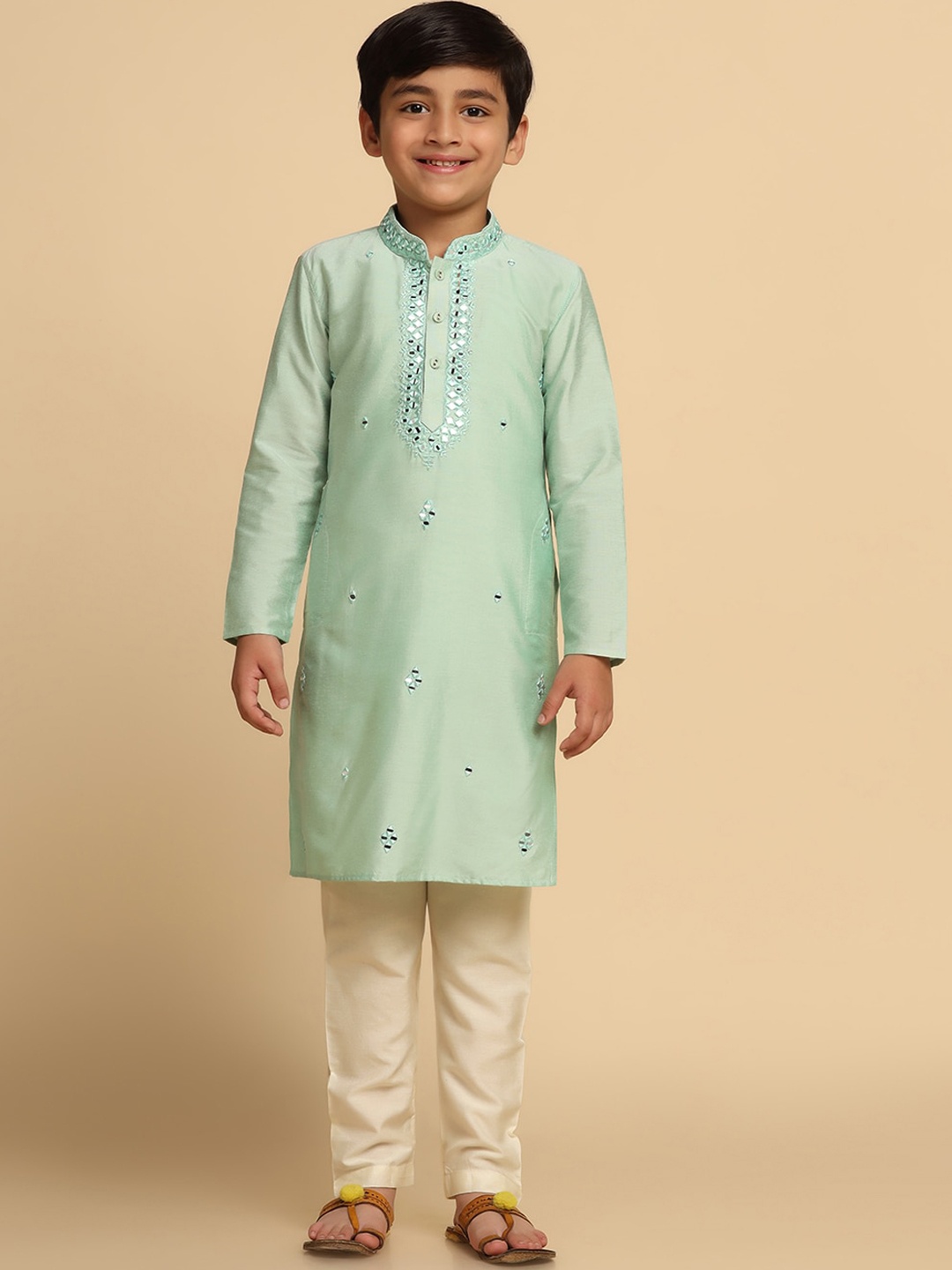 

KISAH Boys Ethnic Motifs Embroidered Mirror Work Kurta With Pyjama, Green