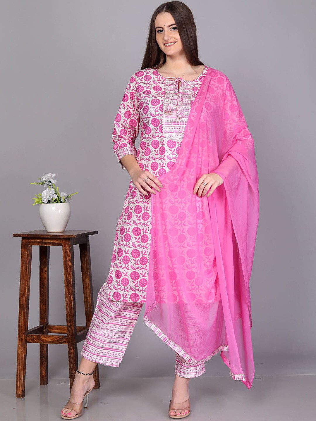 

JC4U Floral Printed Gotta Patti Pure Cotton Kurta with Trousers & Dupatta, Pink