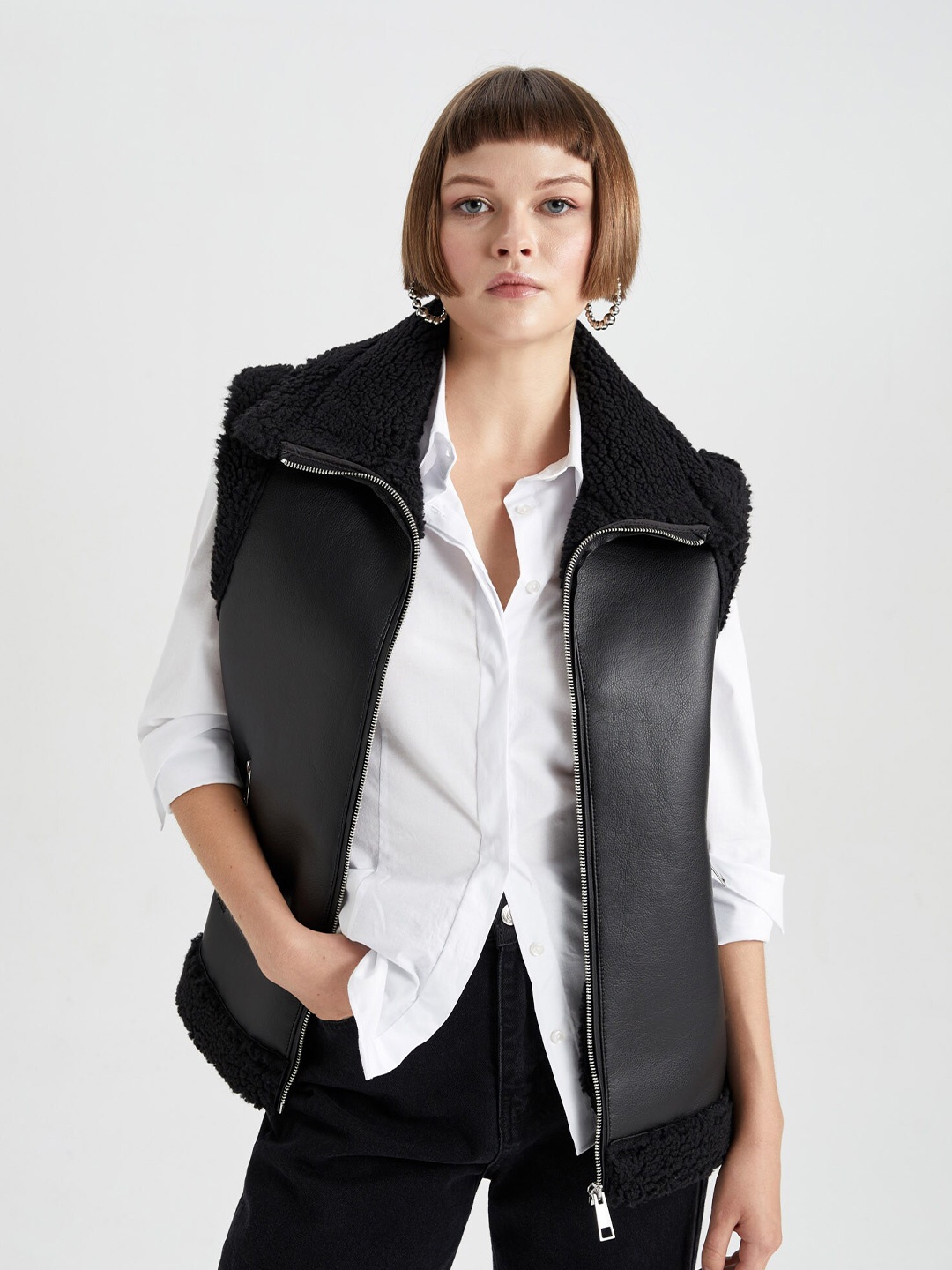 

DeFacto Spread Collar Leather Jacket With Faux Fur Detail, Black