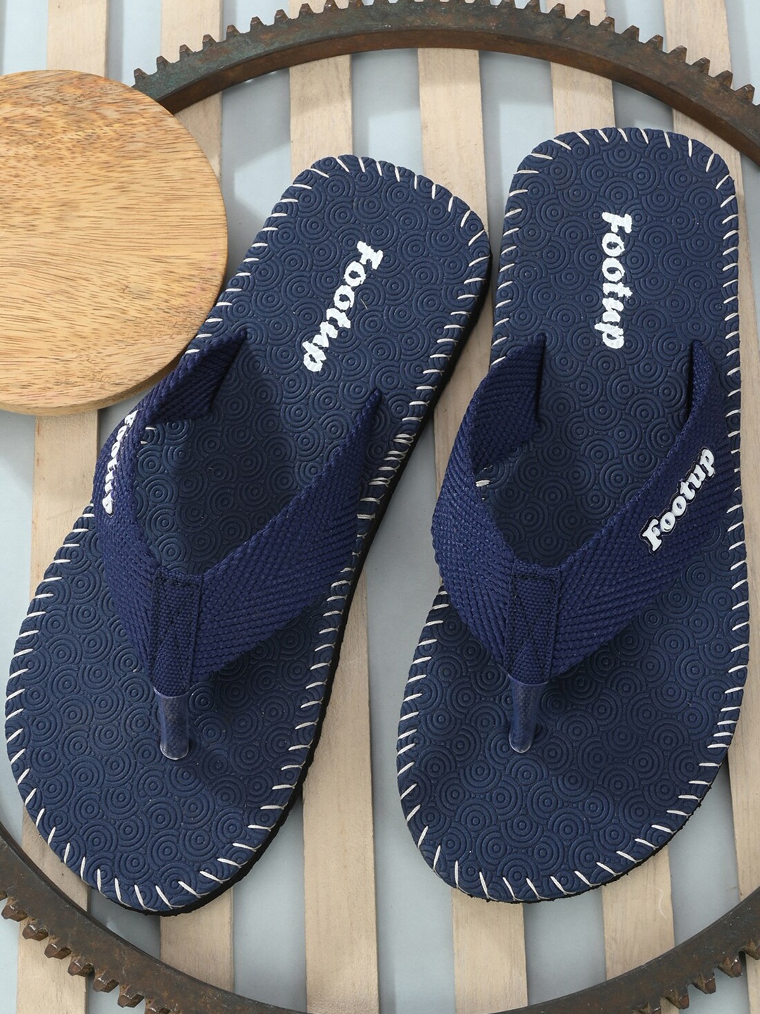 

FOOTUP Men Textured Thong Flip-Flops, Navy blue