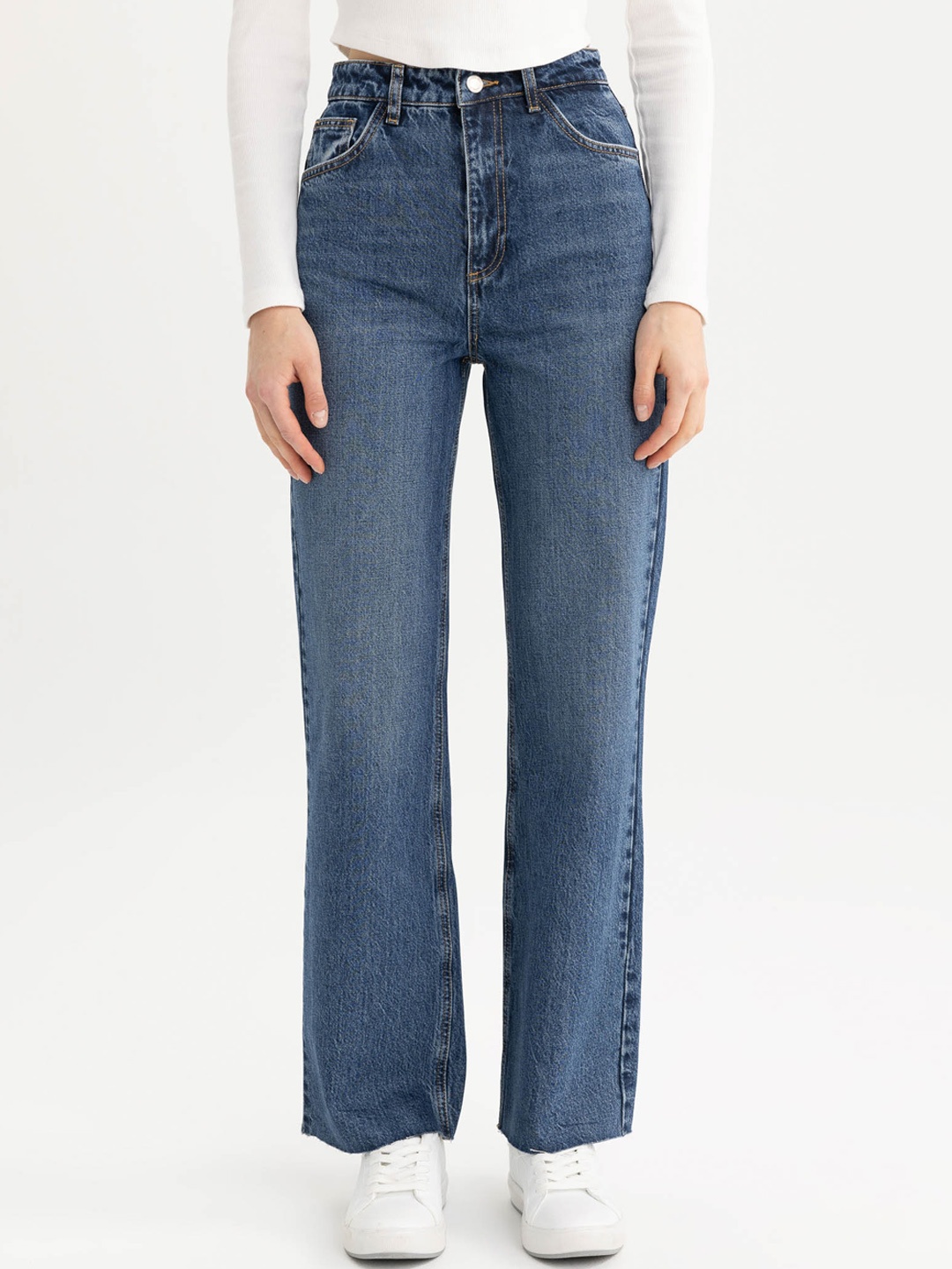 

DeFacto Women Cotton Light Fade Clean Look Straight Fit Jeans, Blue