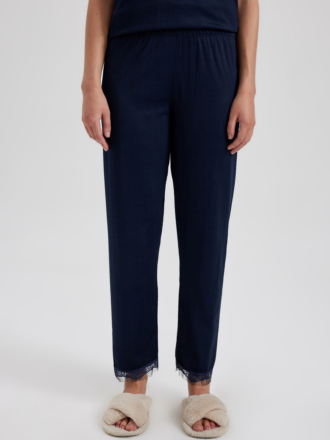 

DeFacto Women Mid-Rise Regular Fit Joggers, Navy blue