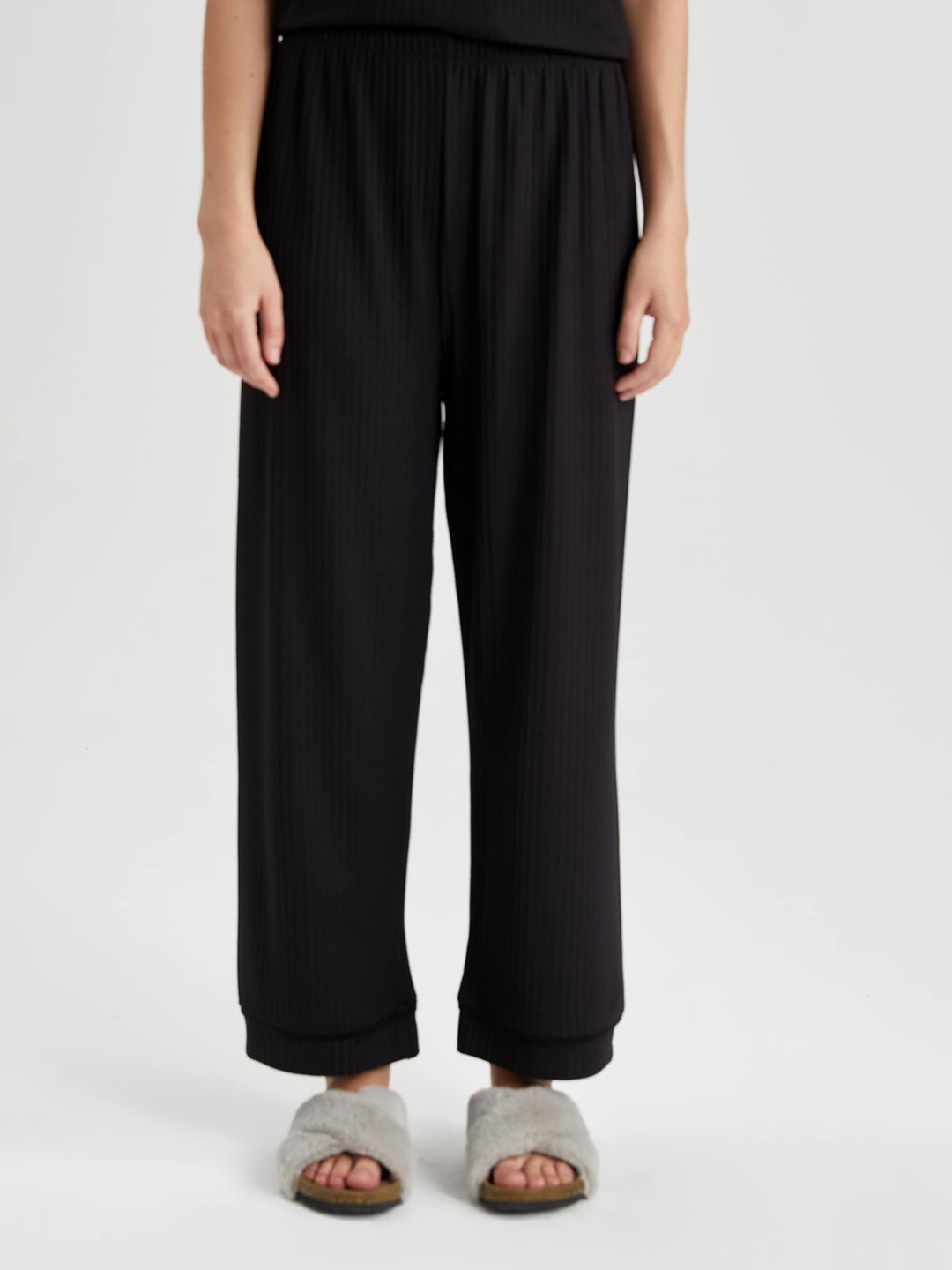 

DeFacto Women Mid Rise Parallel Trousers, Black