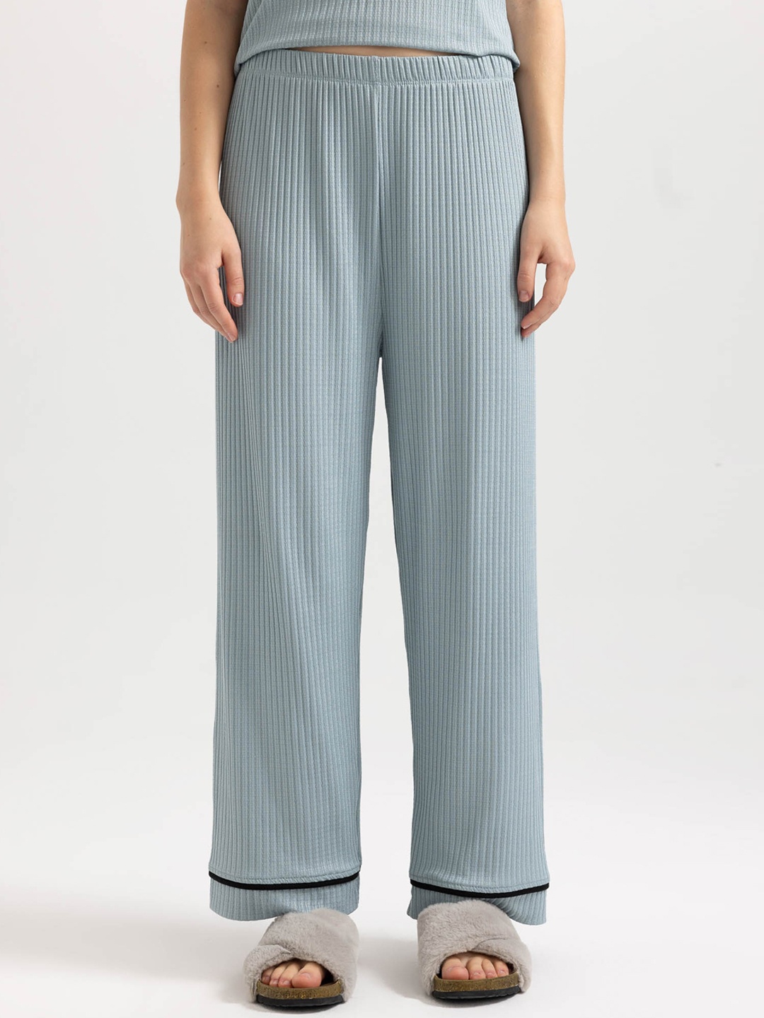 

DeFacto Women Self Design Lounge Pants, Na