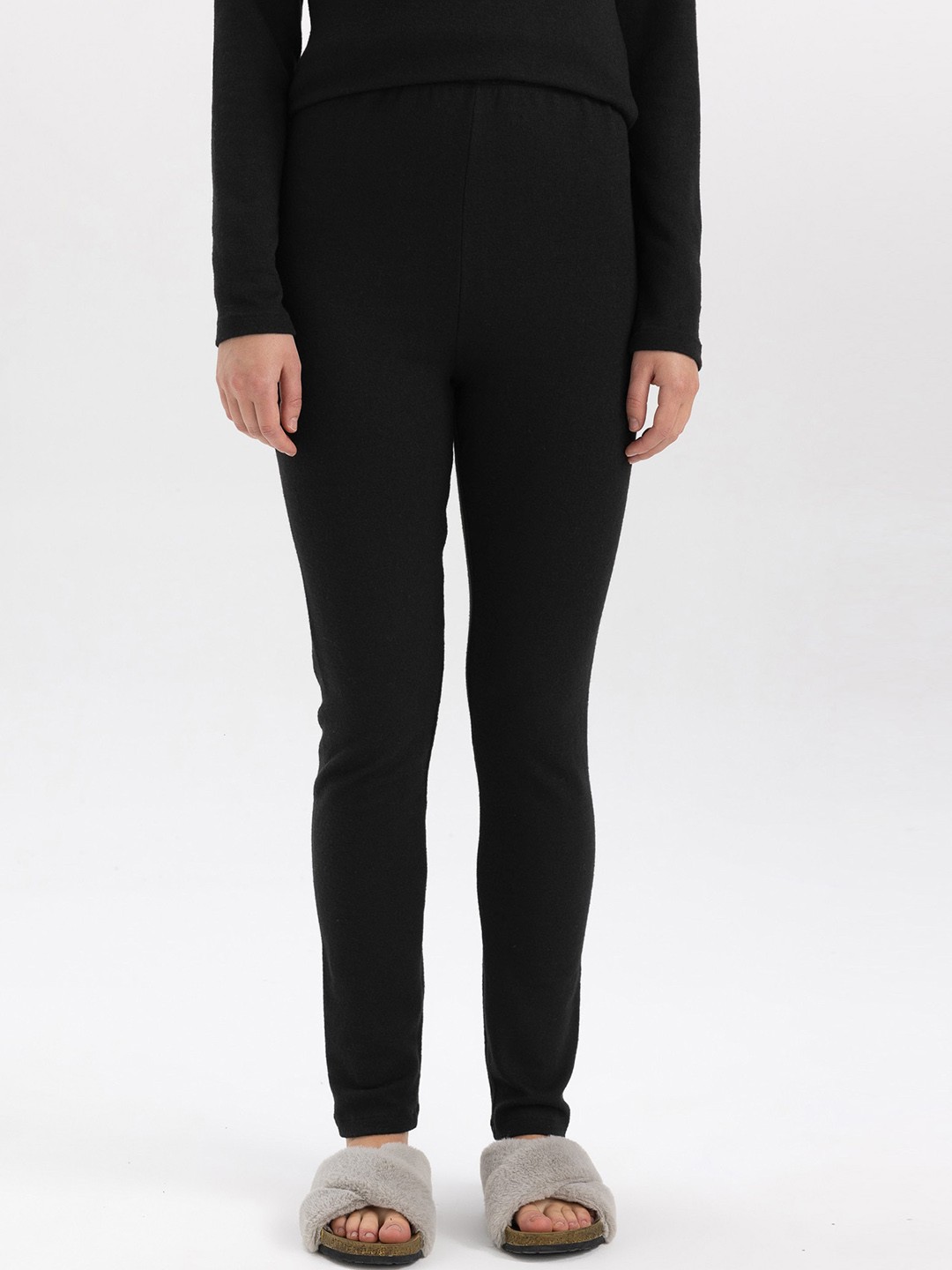 

DeFacto Women Mid-Rise Trousers, Black