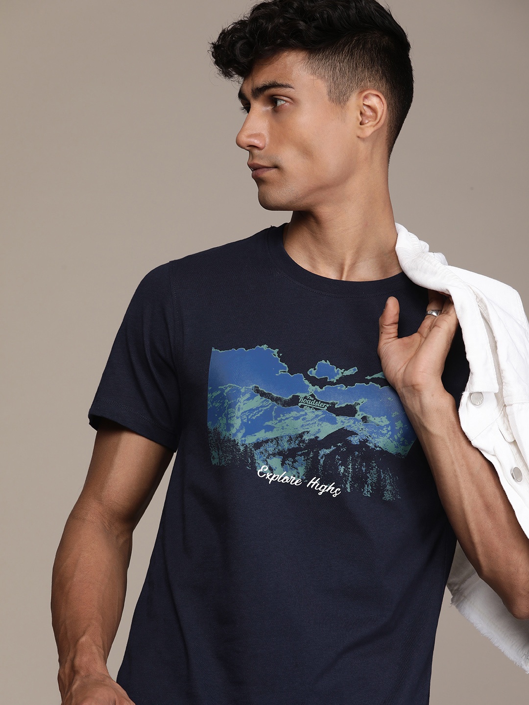 

Roadster Men Graphic Printed Pure Cotton T-shirt, Navy blue