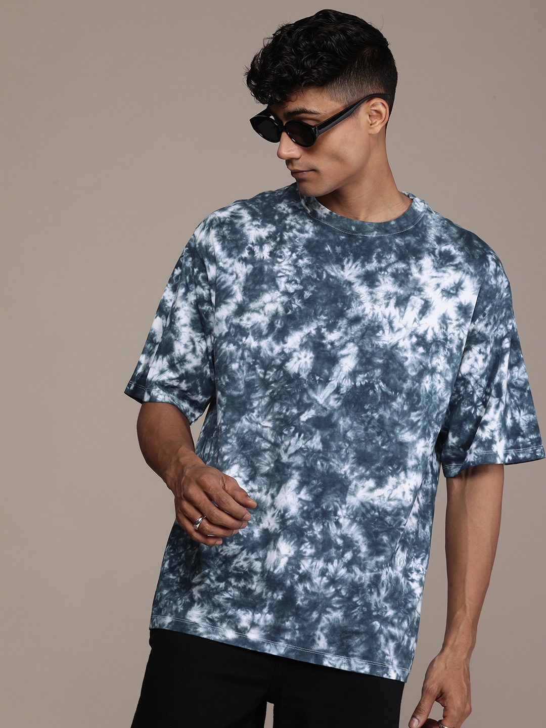 

Roadster Men Tie & Dye Printed Drop-Shoulder Sleeves Pure Cotton T-shirt, Navy blue