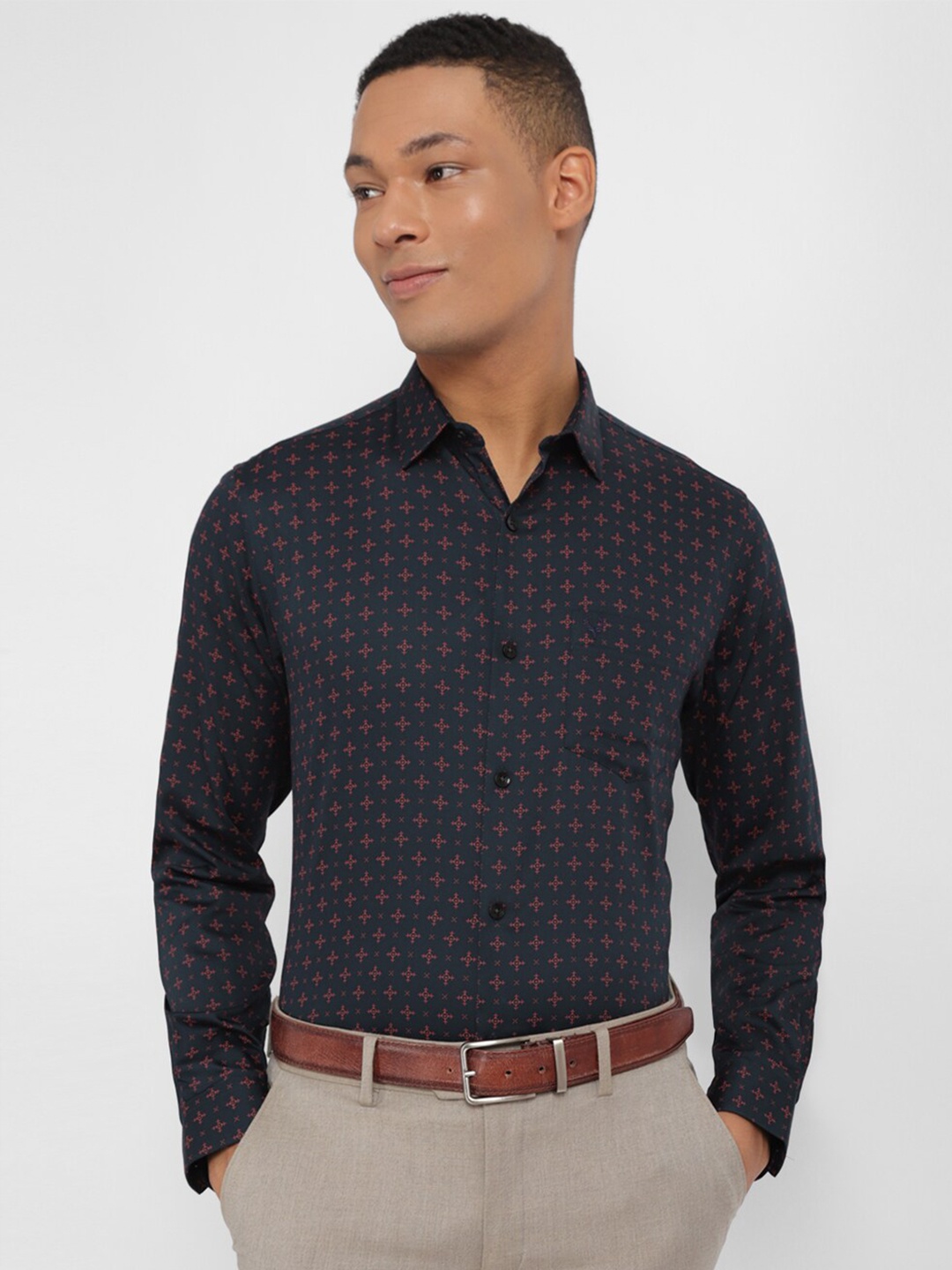 

Allen Solly Slim Fit Micro Ditsy Printed Pure Cotton Formal Shirt, Navy blue