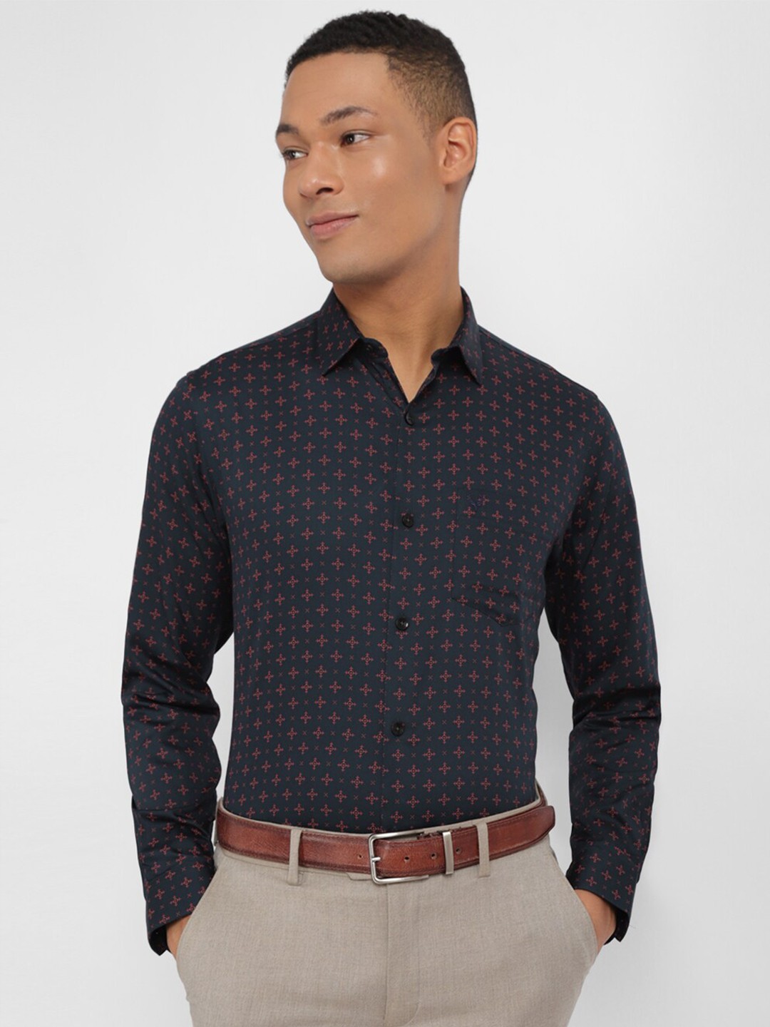 

Allen Solly Slim Fit Geometric Printed Pure Cotton Formal Shirt, Navy blue