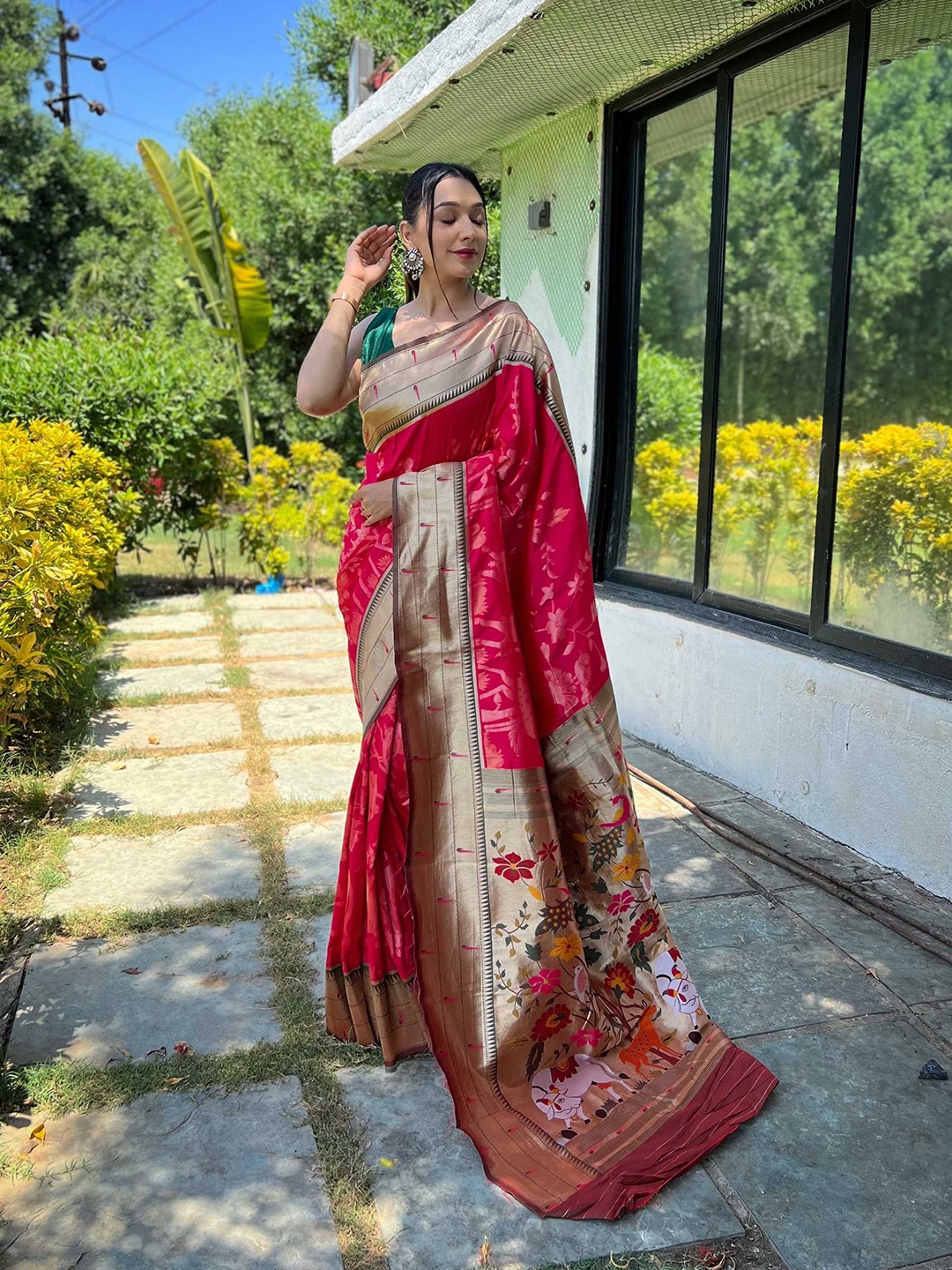 

Mitera Woven Design Zari Paithani Saree, Pink