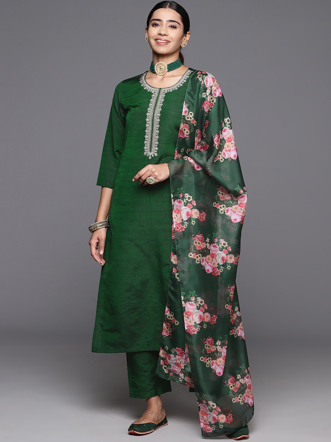 

KALINI Ethnic Motifs Yoke Design Thread Work Detail Straight Kurta & Trouser With Dupatta, Green