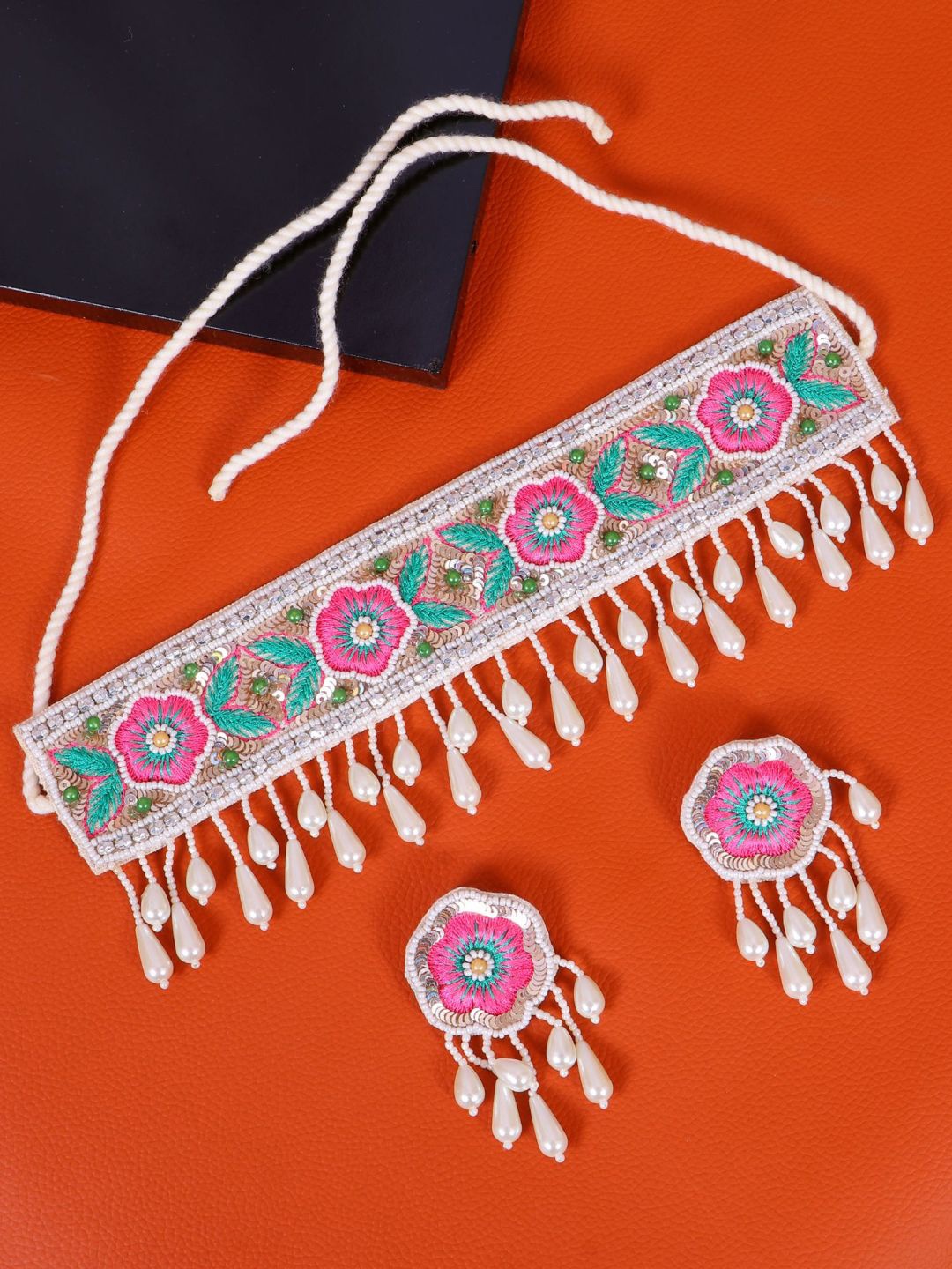 

Crunchy Fashion Beaded Floral Design Jewellery Set, Pink