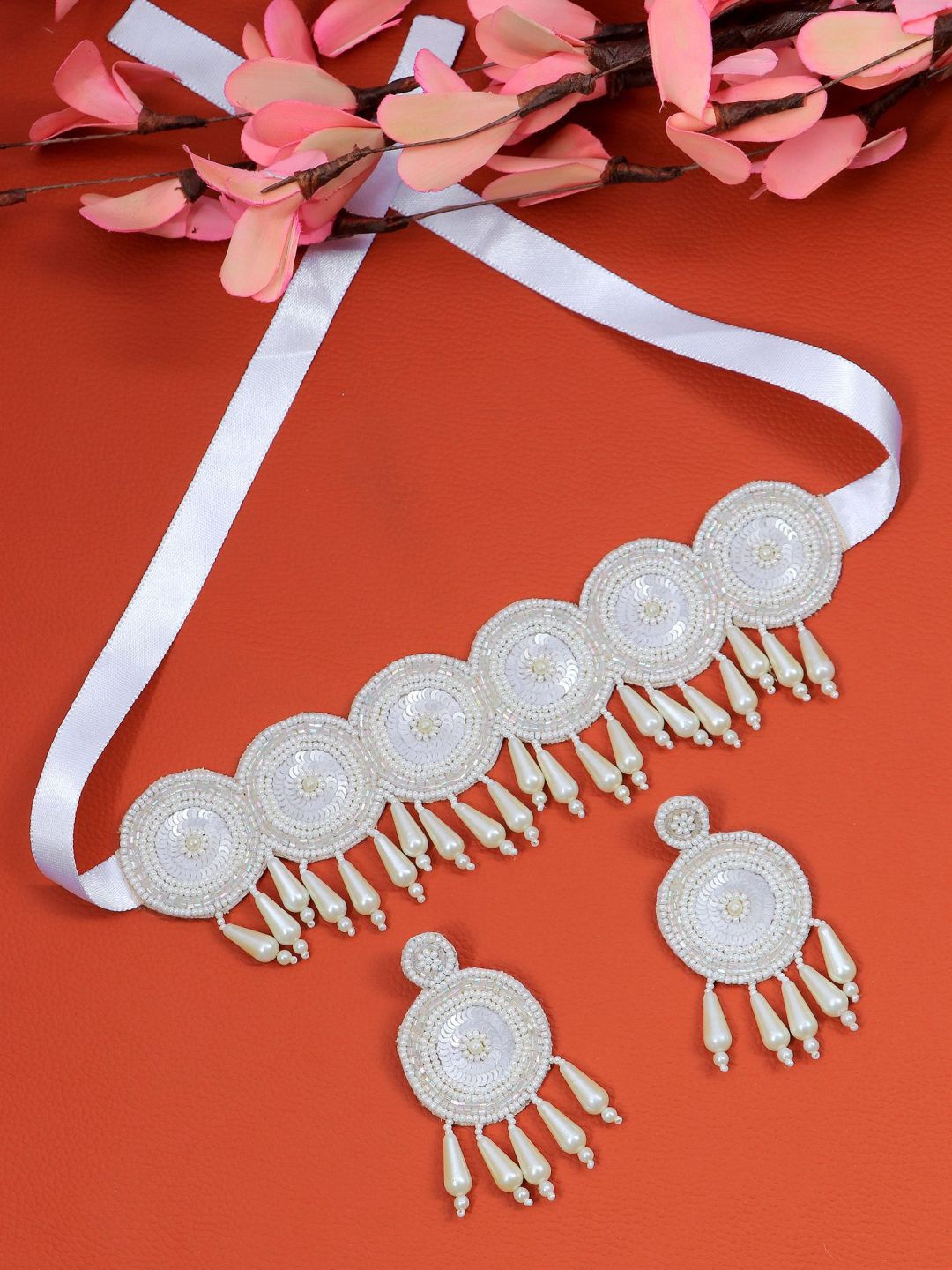 

Crunchy Fashion Beaded Jewellery Set, White