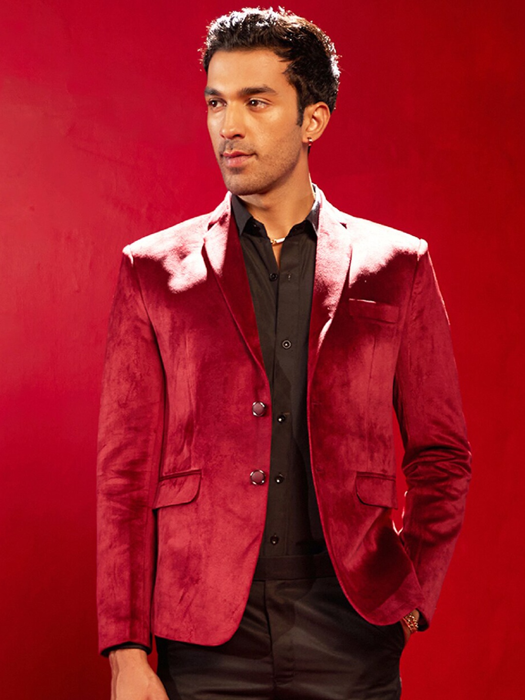 

VASTRAMAY Single-Breasted Slim-Fit Velvet Blazers, Maroon