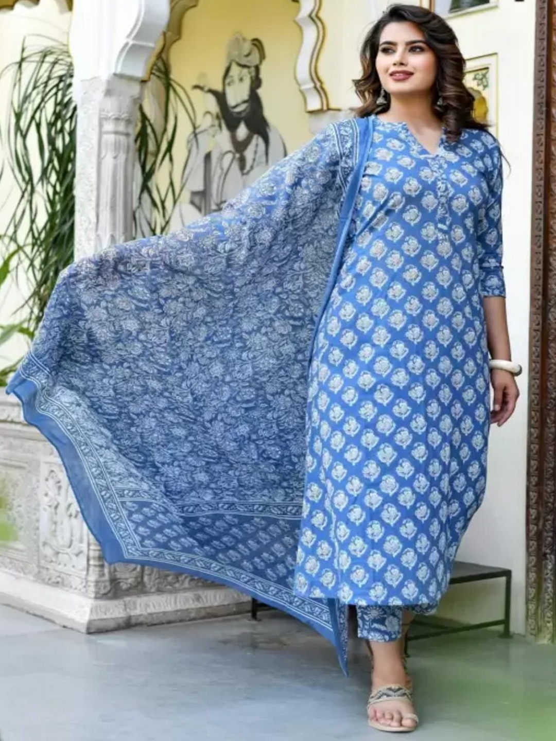 

THE FAB FACTORY Ethnic Motifs Printed Kurta & Trouser With Dupatta, Blue