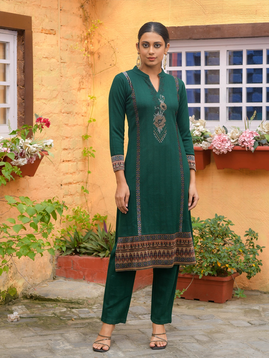 

Idhu Ethnic Motifs Printed Mandarin Collar Straight Kurta, Green