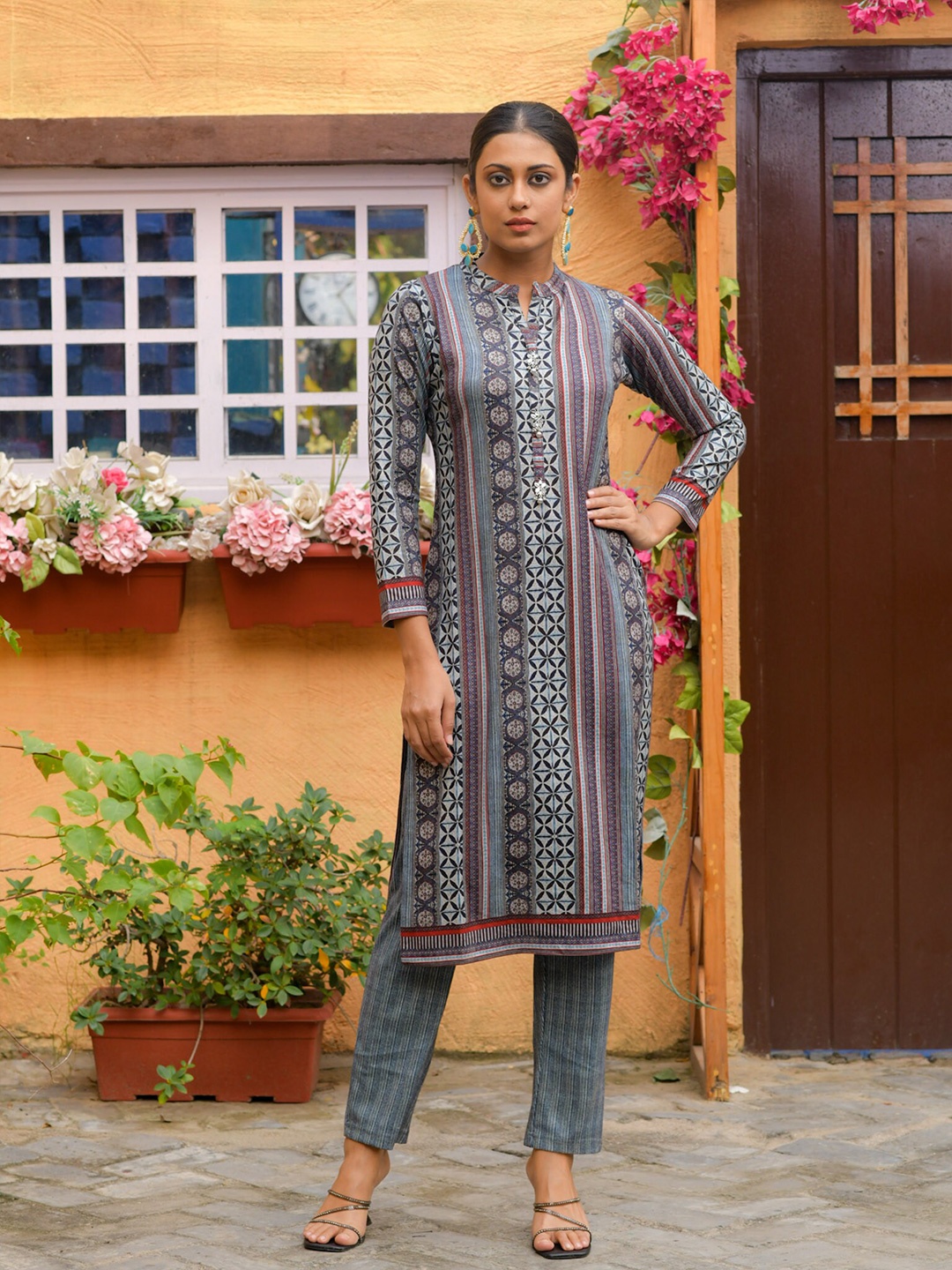 

Idhu Ethnic Motifs Printed Mandarin Collar Straight Kurta, Grey