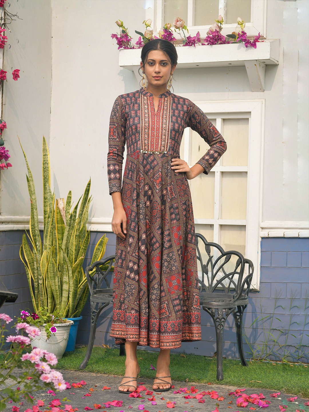 

Idhu Ethnic Motifs Printed Mandarin Collar Maxi Ethnic Dress, Black