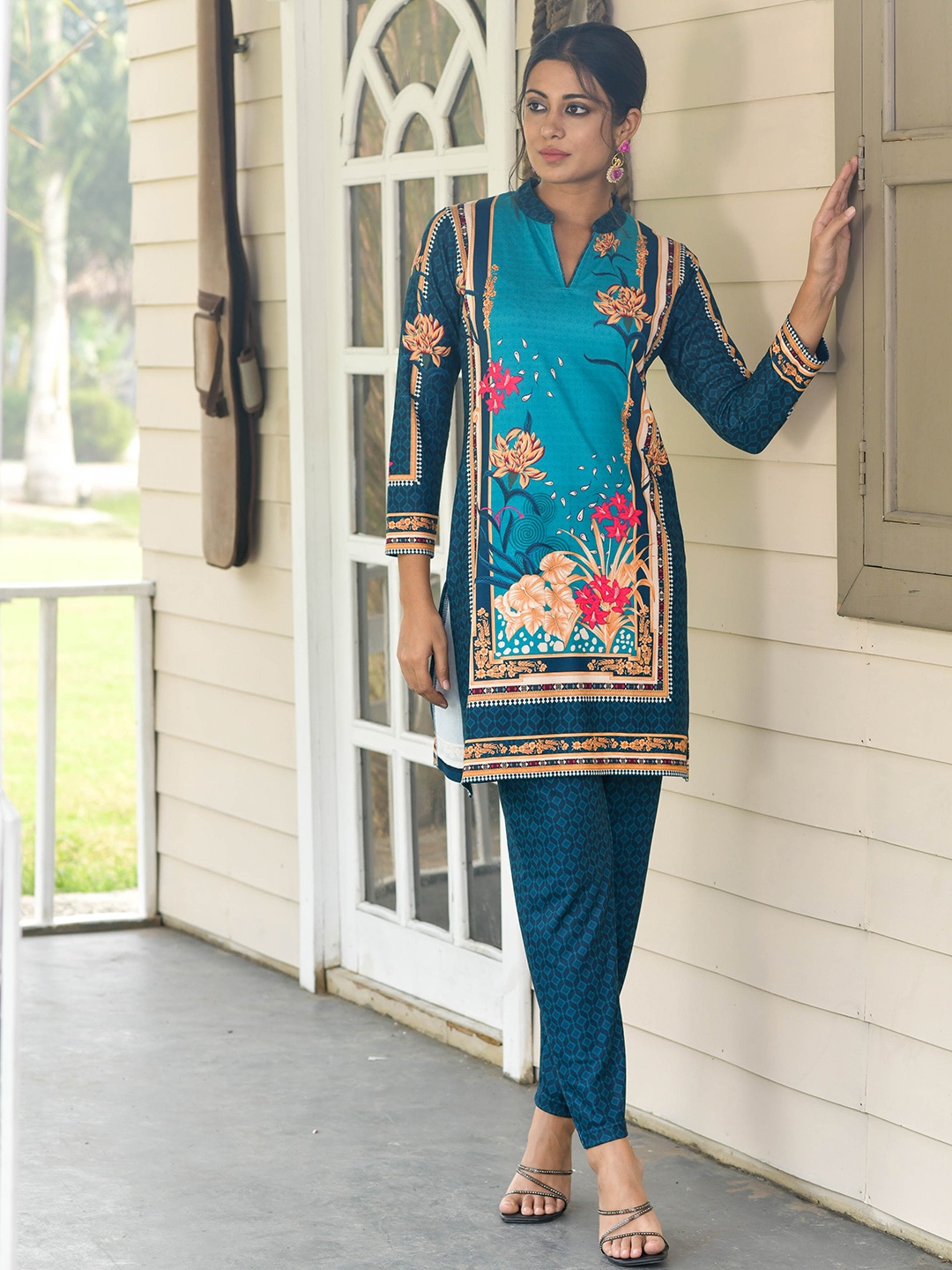 

Idhu Ethnic Motifs Printed Mandarin Collar Straight Kurta, Teal