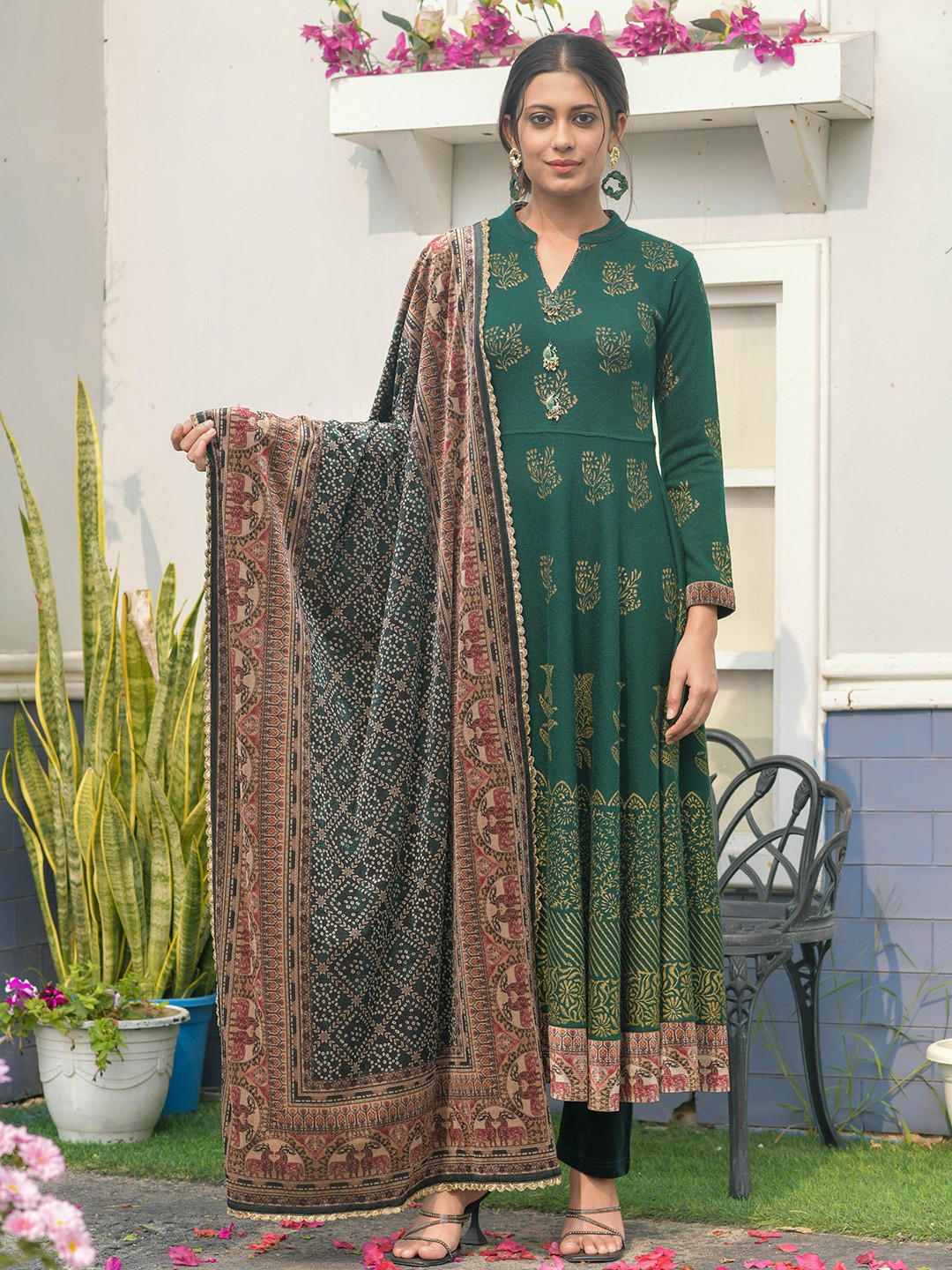 

Idhu Women Green Empire Kurta with Trousers & With Dupatta