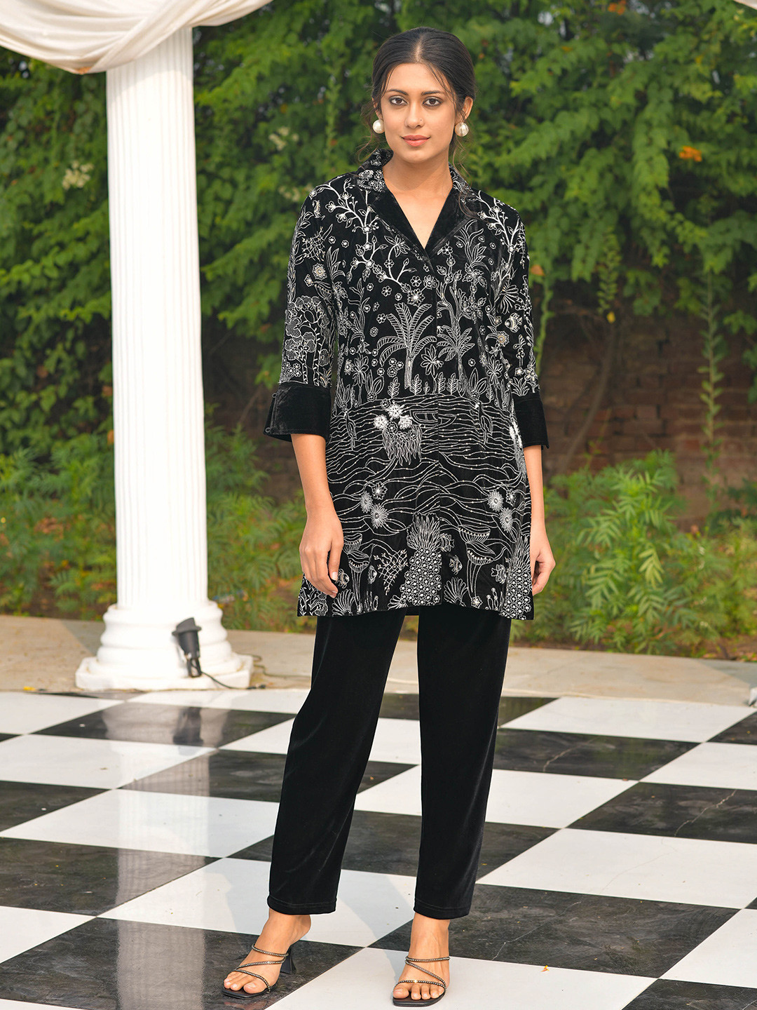 

Idhu Floral Embroidered Lapel Collar Thread Work Detailed Velvet A-Line Kurta, Black
