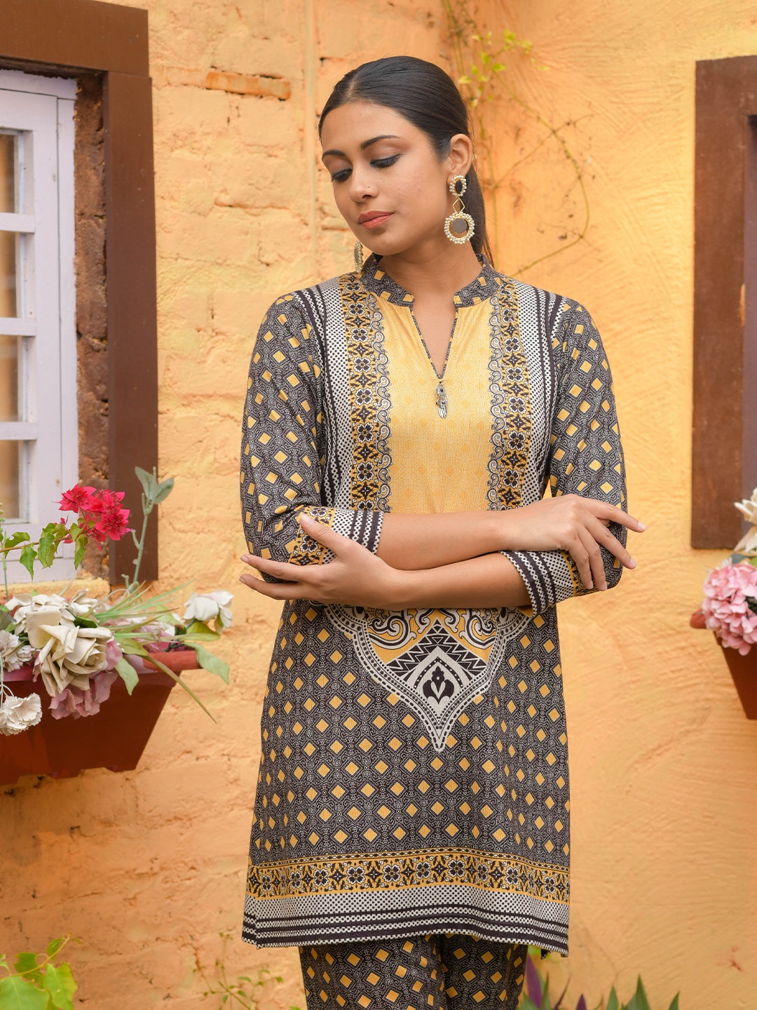 

Idhu Ethnic Motifs Printed Mandarin Collar Straight Kurta, Mustard