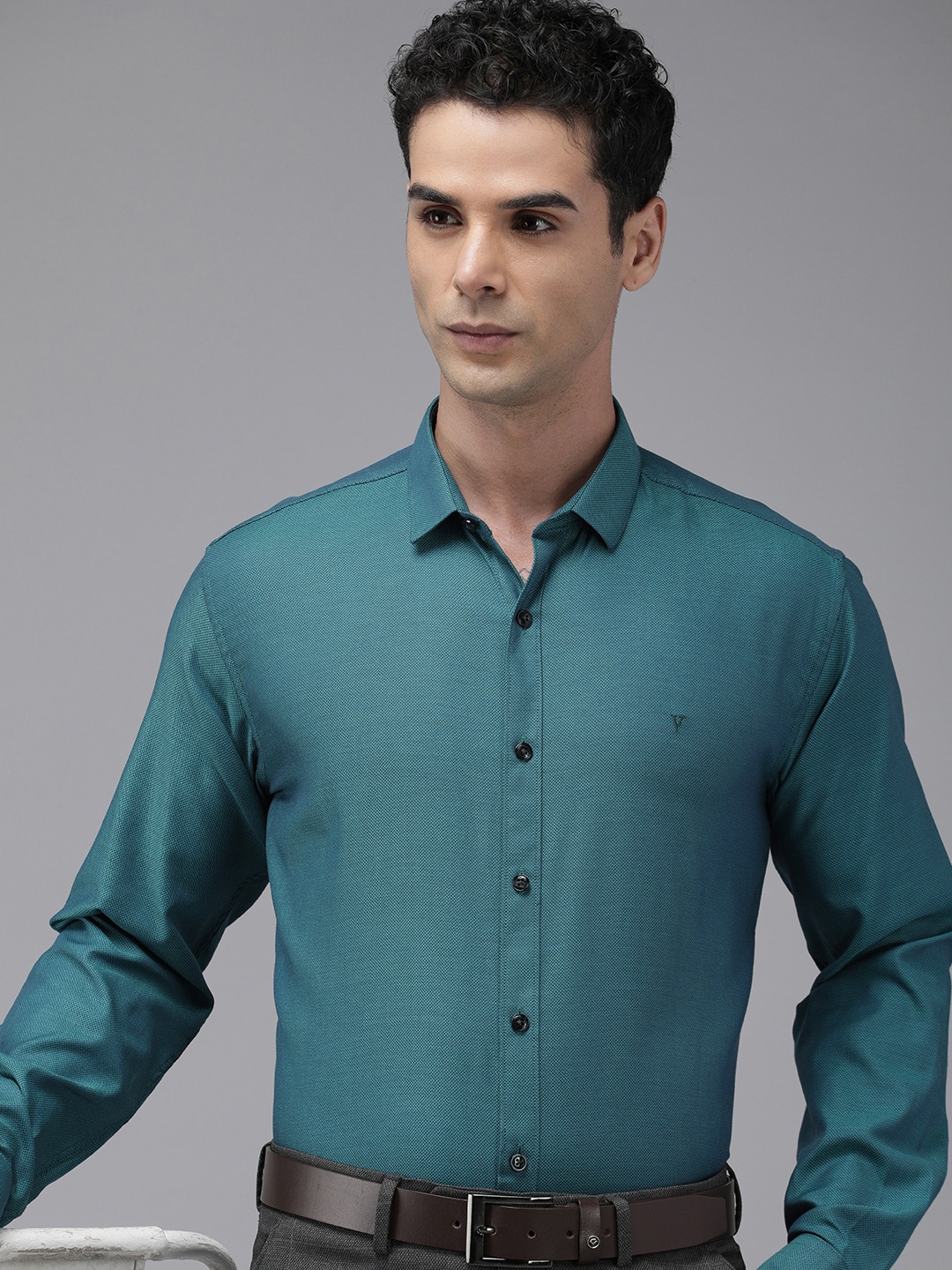 

Van Heusen Men Pure Cotton Slim Fit Formal Shirt, Turquoise blue