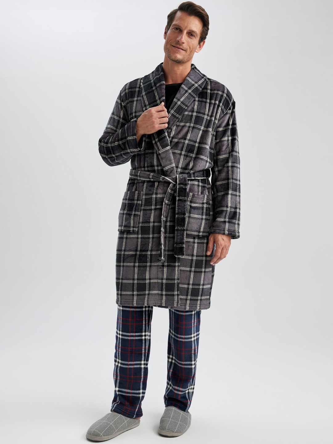 

DeFacto Men Printed Robe With Belt, Black