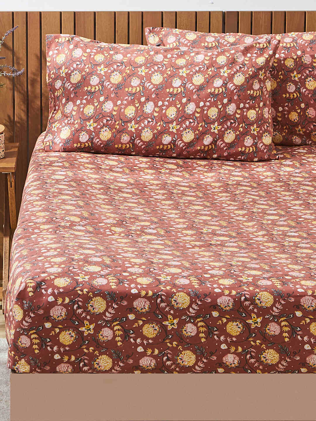 

TEAL BY CHUMBAK Big Bloom Brown Floral Cotton 104 TC Queen Bedsheet With 2 Pillow Covers