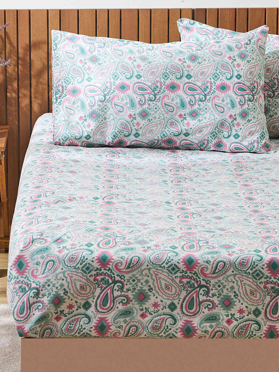 

TEAL BY CHUMBAK Paisely Teal Floral Cotton 104 TC Queen Bedsheet With 2 Pillow Covers
