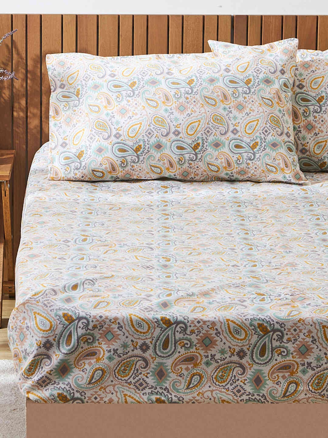 TEAL BY CHUMBAK Paisely Peach Floral Cotton 104 TC Queen Bedsheet with 2 Pillow Covers