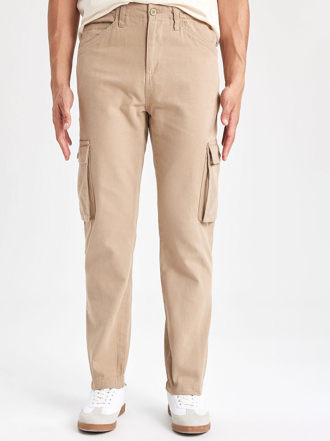 

DeFacto Men Cotton Plain Flat-Front Cargos, Beige