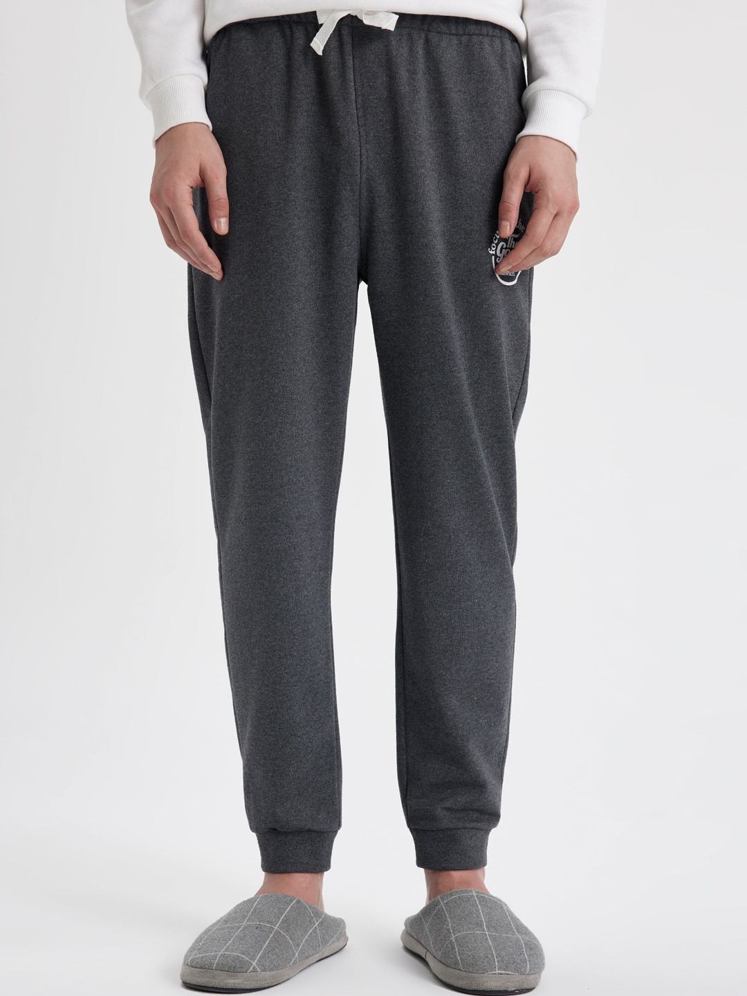 

DeFacto Men Mid-Rise Joggers, Grey