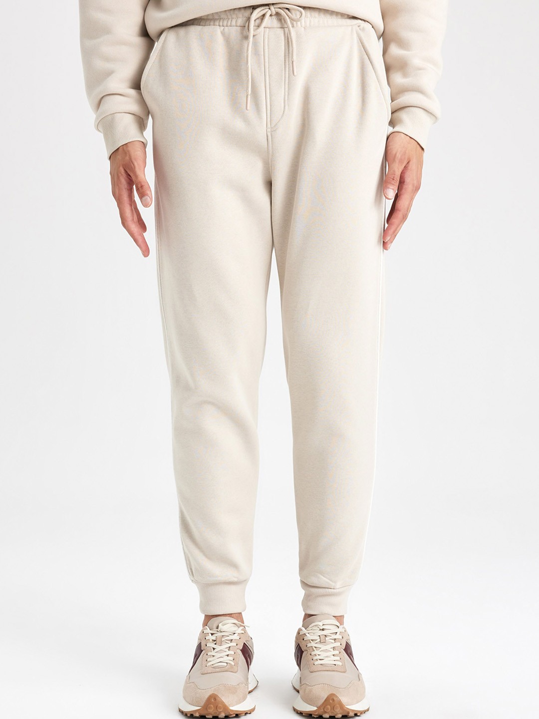 

DeFacto Men Mid-Rise Joggers, Off white