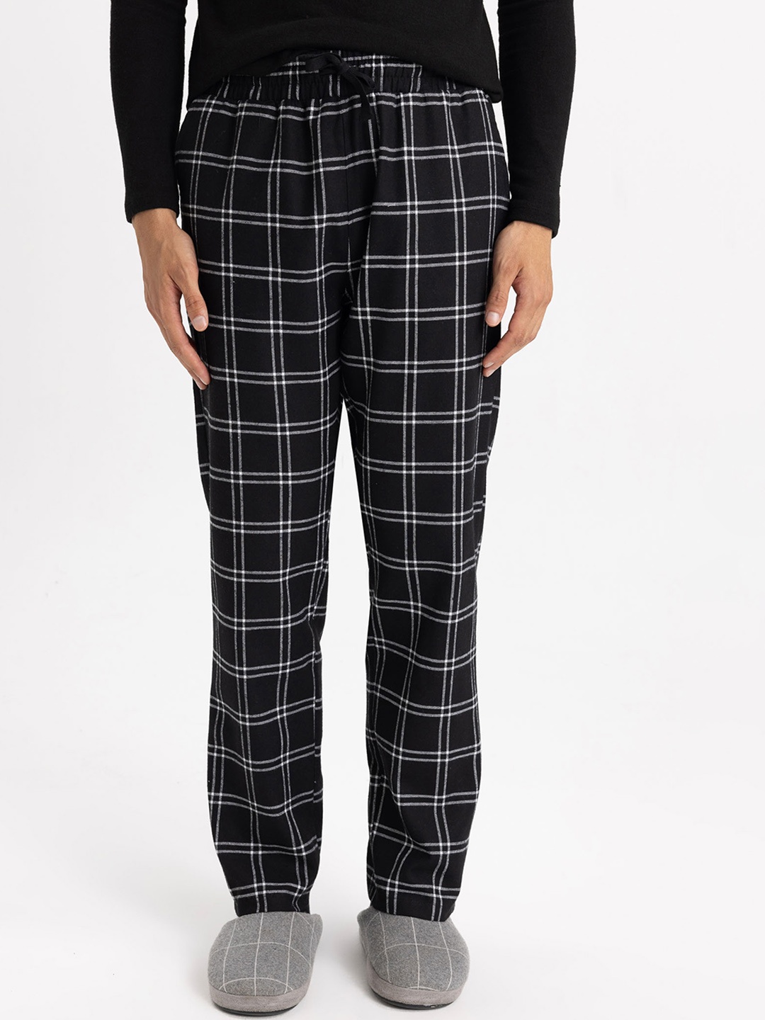 

DeFacto Men Checked Mid-Rise Pyjamas, Black