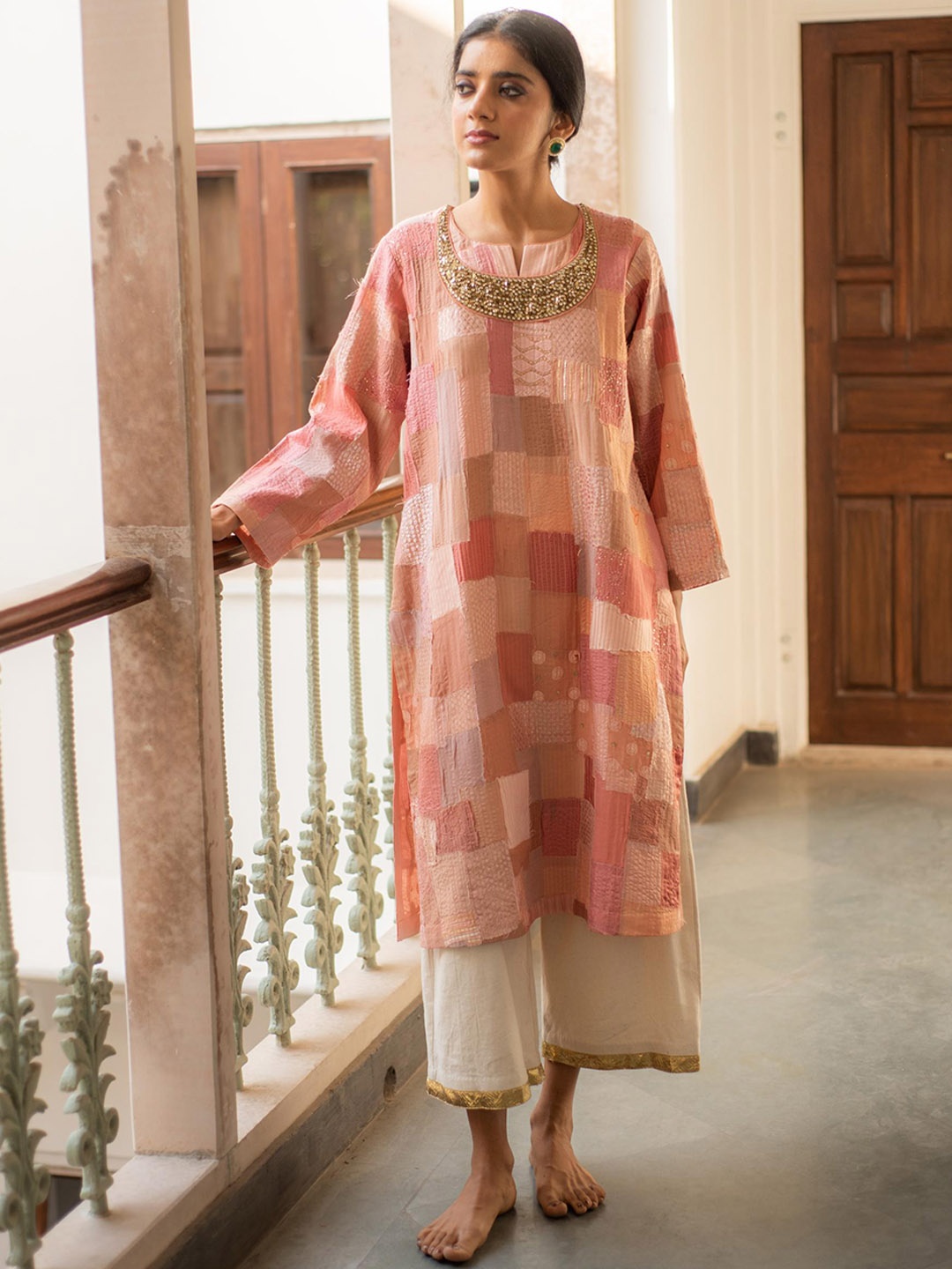 

PriyankaRaajiv Geometric Printed Round Neck Sequinned Pure Silk Kurta With Palazzos, Pink