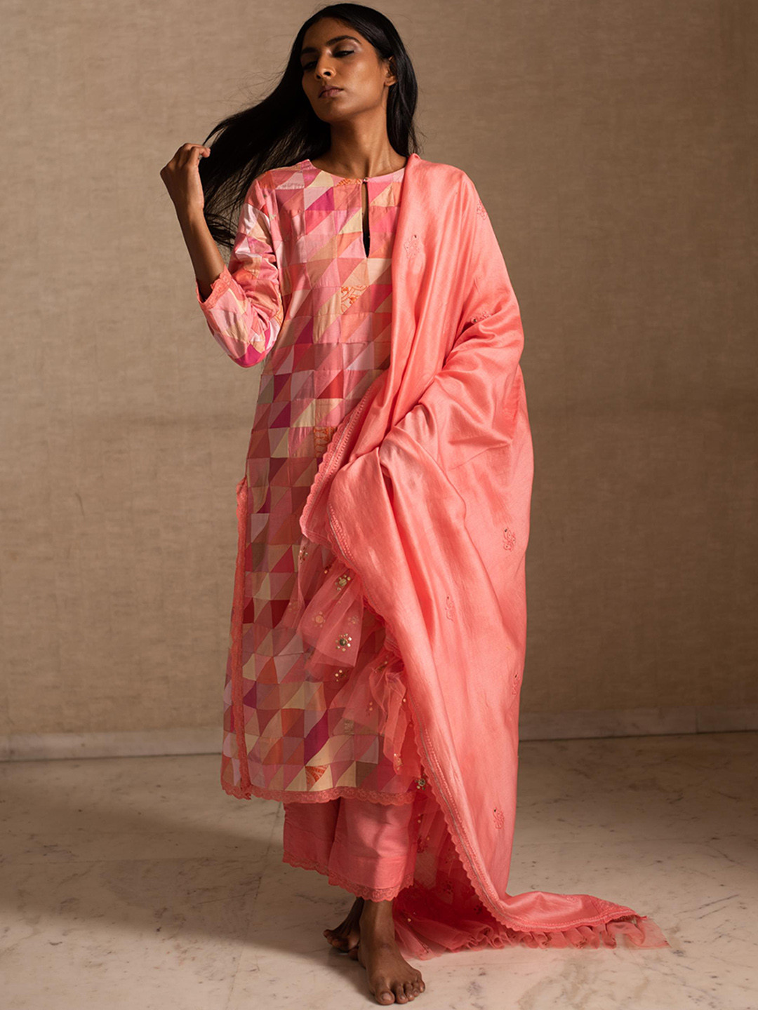 

PriyankaRaajiv Geometric Printed Sequinned Pure Silk Kurta With Palazzos & Dupatta, Pink