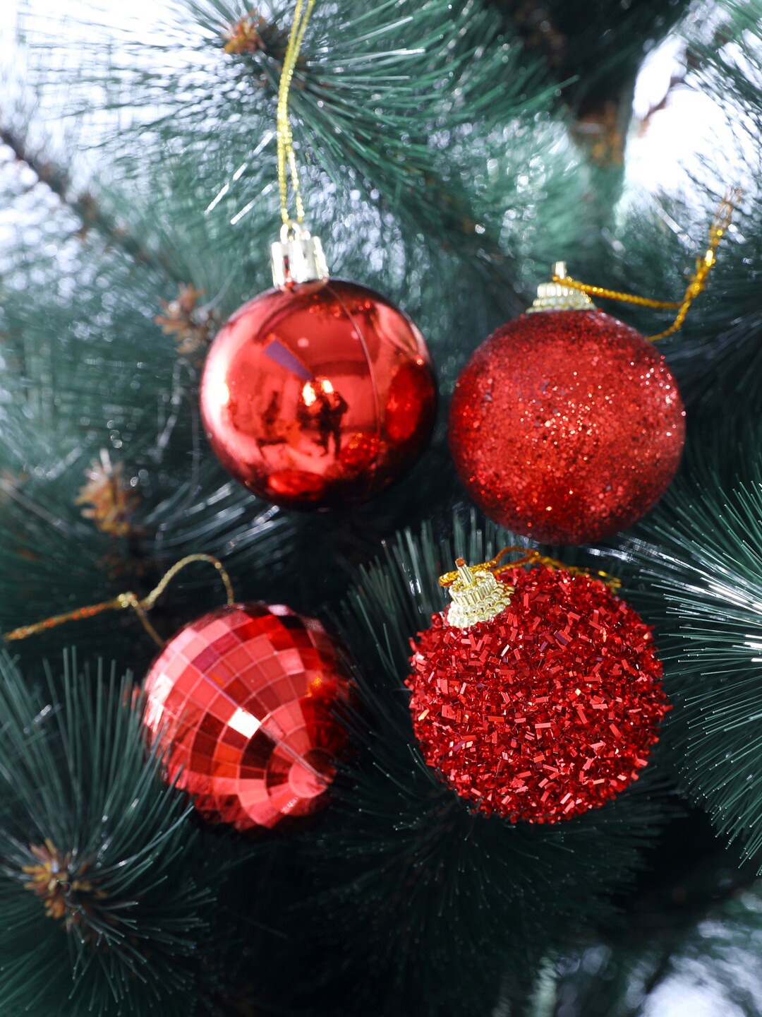 

TAYHAA Red 16 Pieces Glitter Ball Ornament Festive Decor