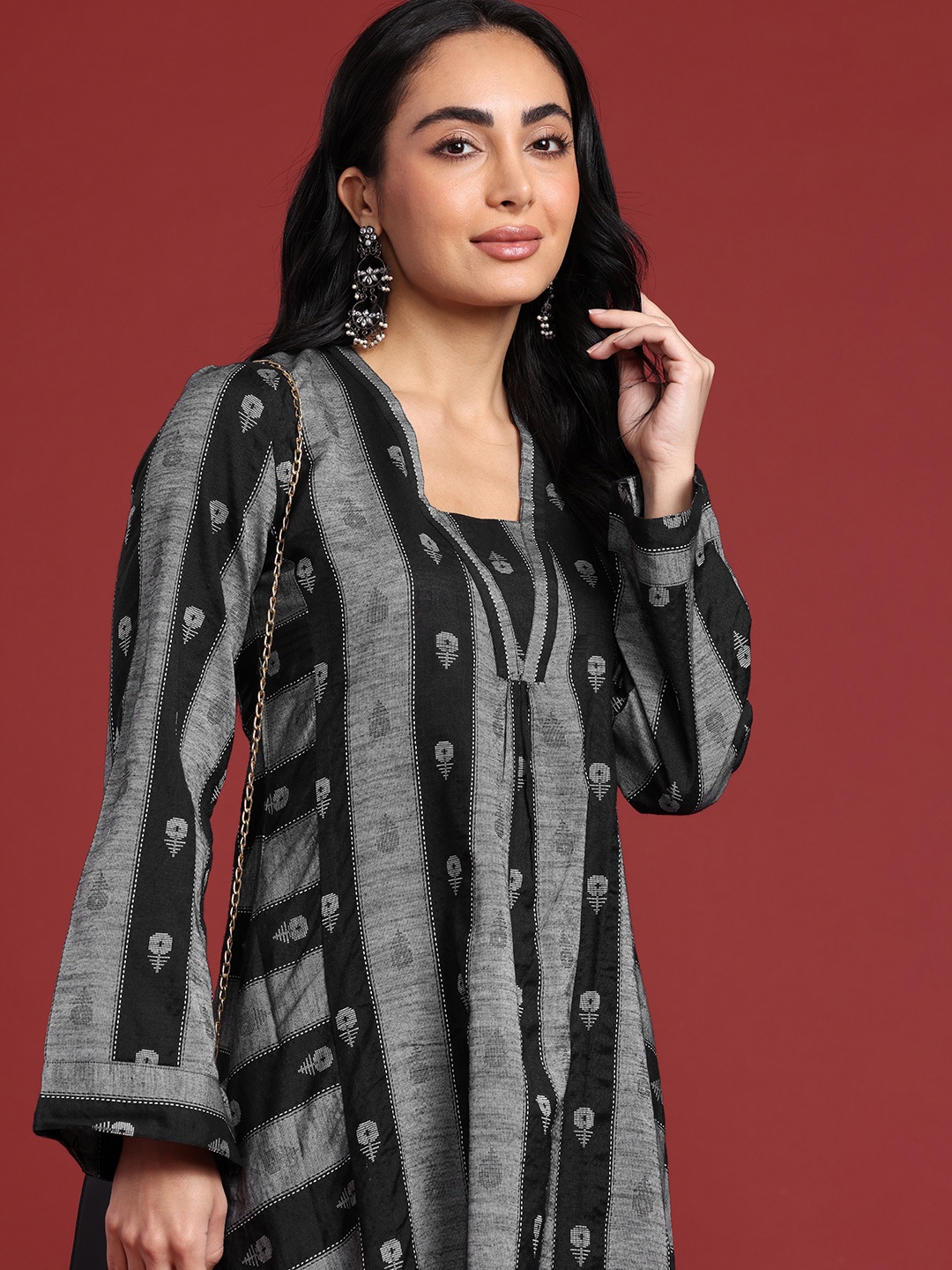 

Anouk Woven Design Long Sleeves Kurta, Black