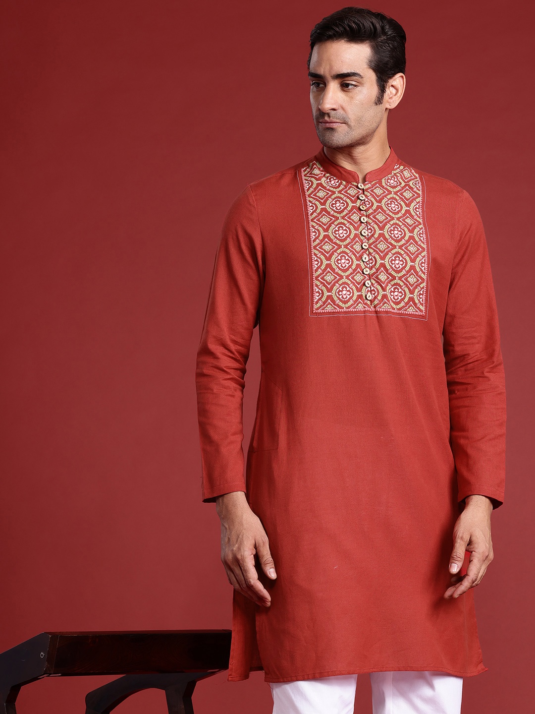 

Anouk Men Yoke Design Cotton Linen Indie Prints Kurta, Red