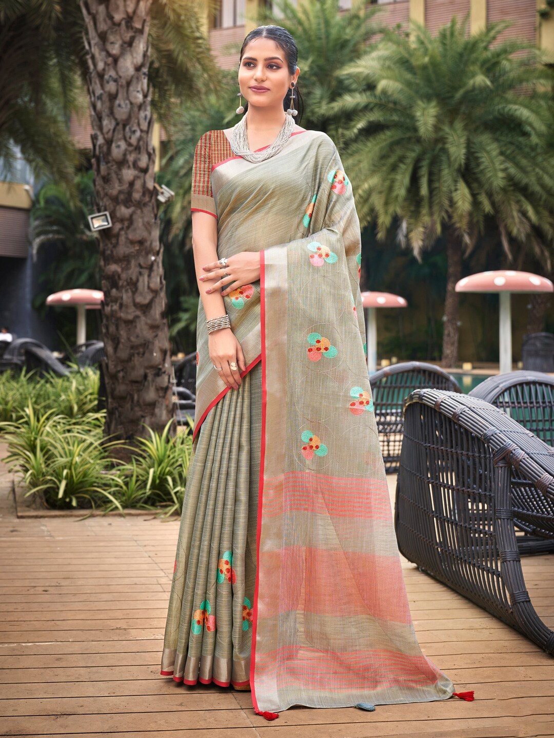 

Mitera Grey Geometric Embroidered Zari Detailed Saree