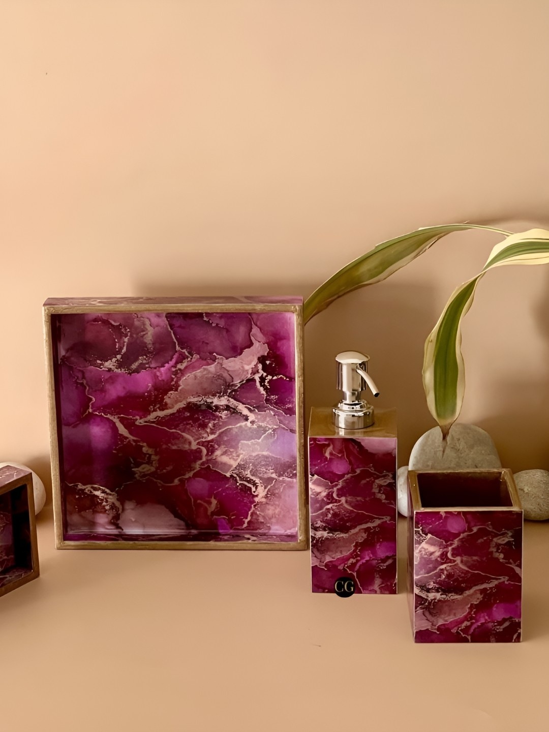 

CasaGold Pink & Gold-Toned Wooden Abstract Printed Bath Accessories Set