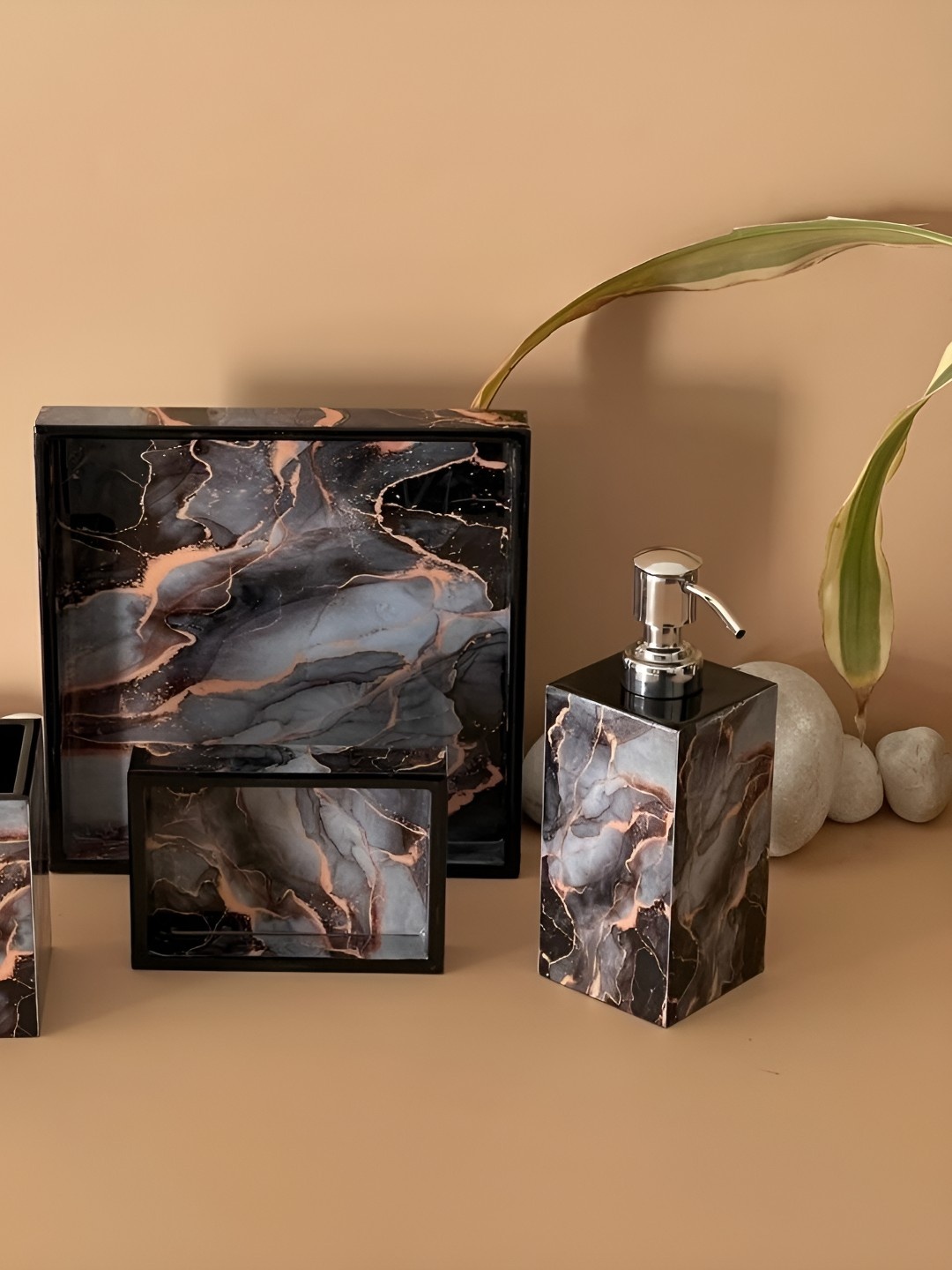 

CasaGold Grey Wooden Abstract Printed Bath Accessories Set