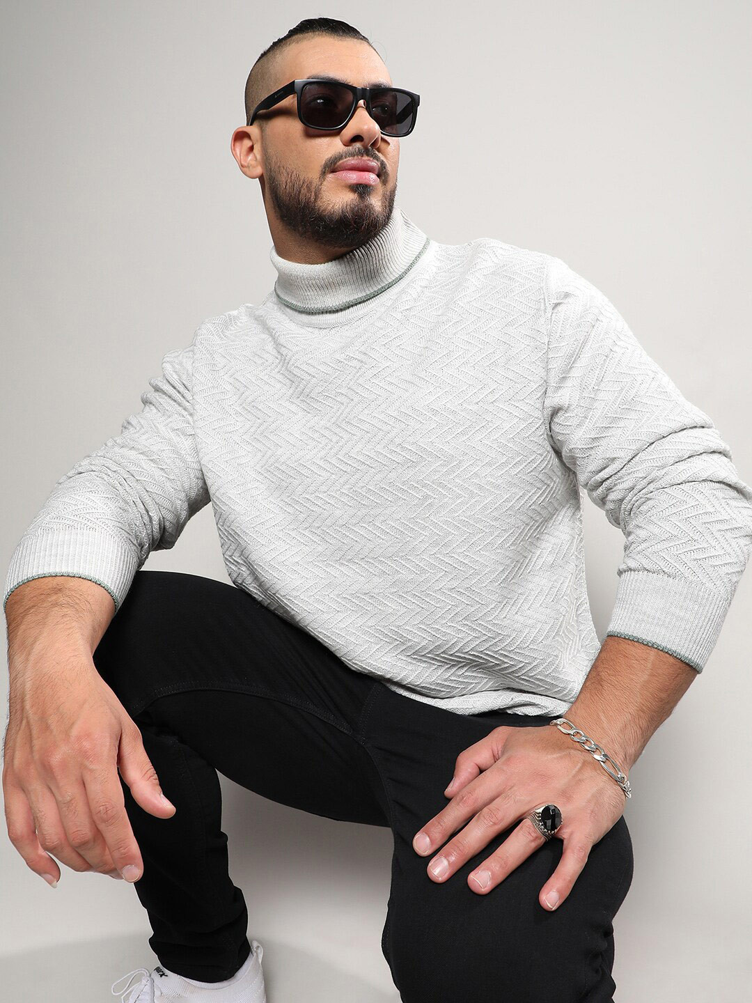 

Instafab Plus Chevron Self Design Turtle Neck Woollen Pullover, Beige