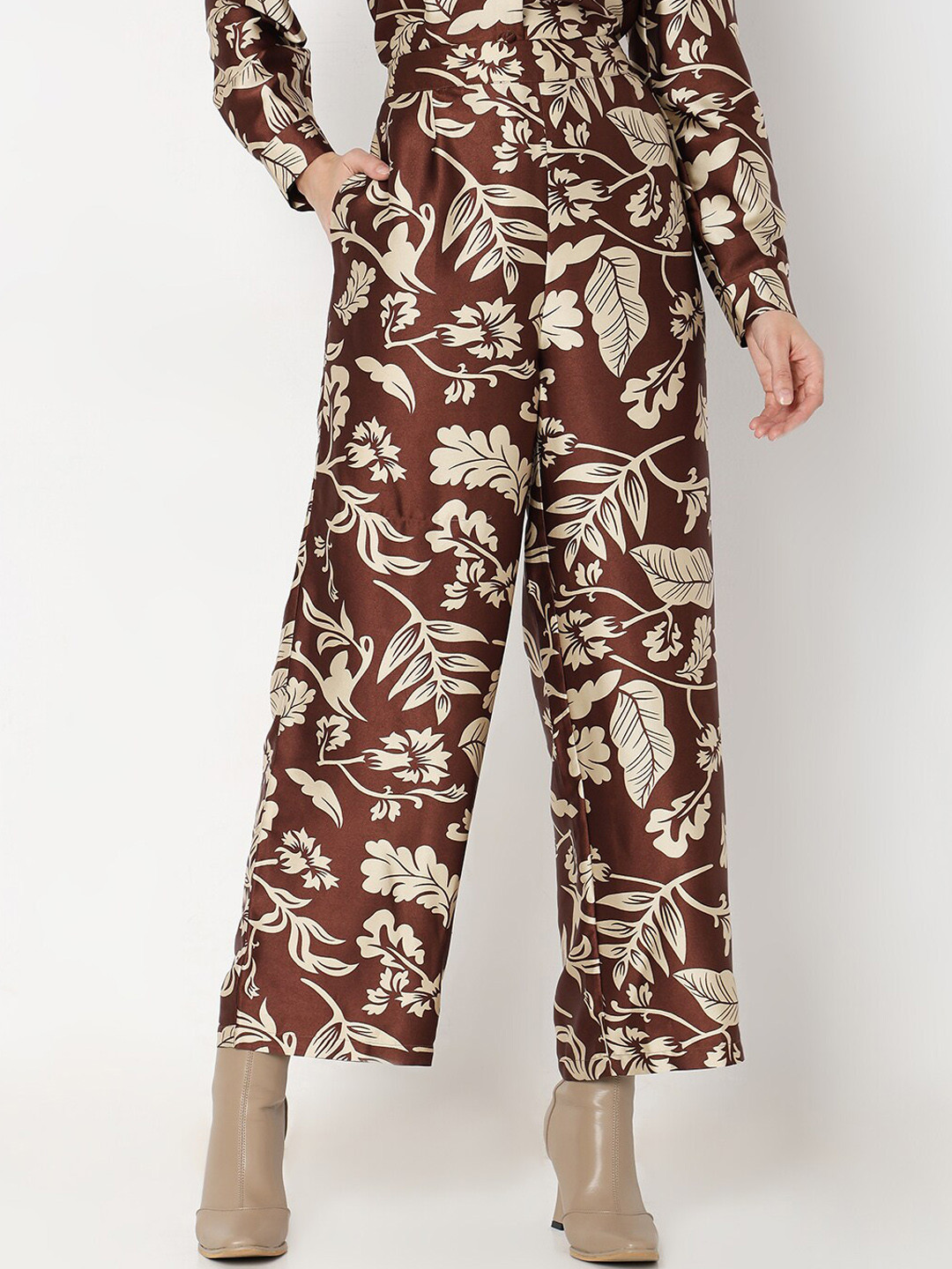 

Vero Moda Women Floral Printed Straight Fit High-Rise Parallel Trousers, Brown