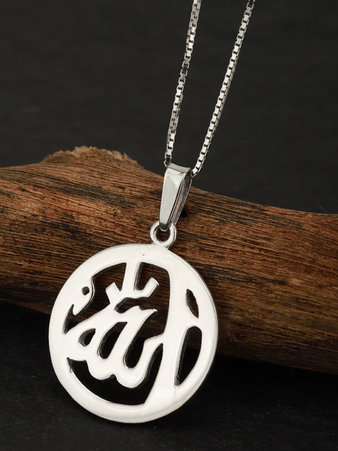 

Carlton London Rhodium Plated 925 Sterling Silver Pendant With Chain